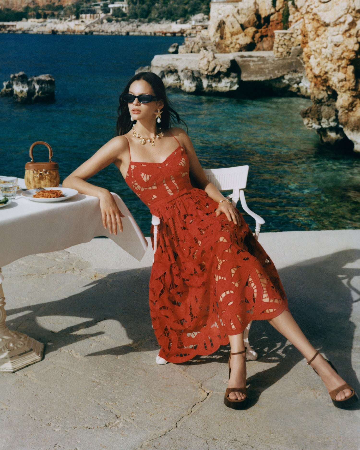 레드 리본 자수 미디 드레스