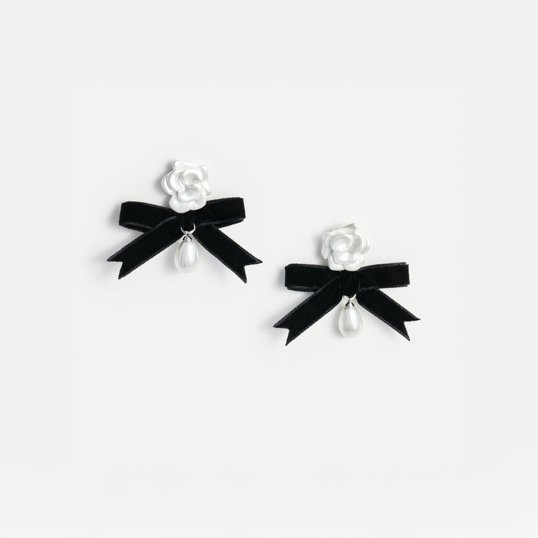 Pearl Black Bow Earring