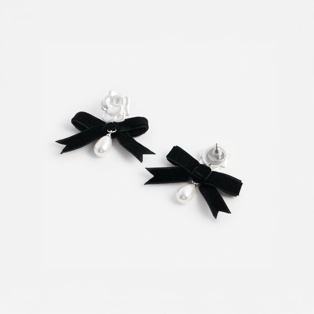 Pearl Black Bow Earring