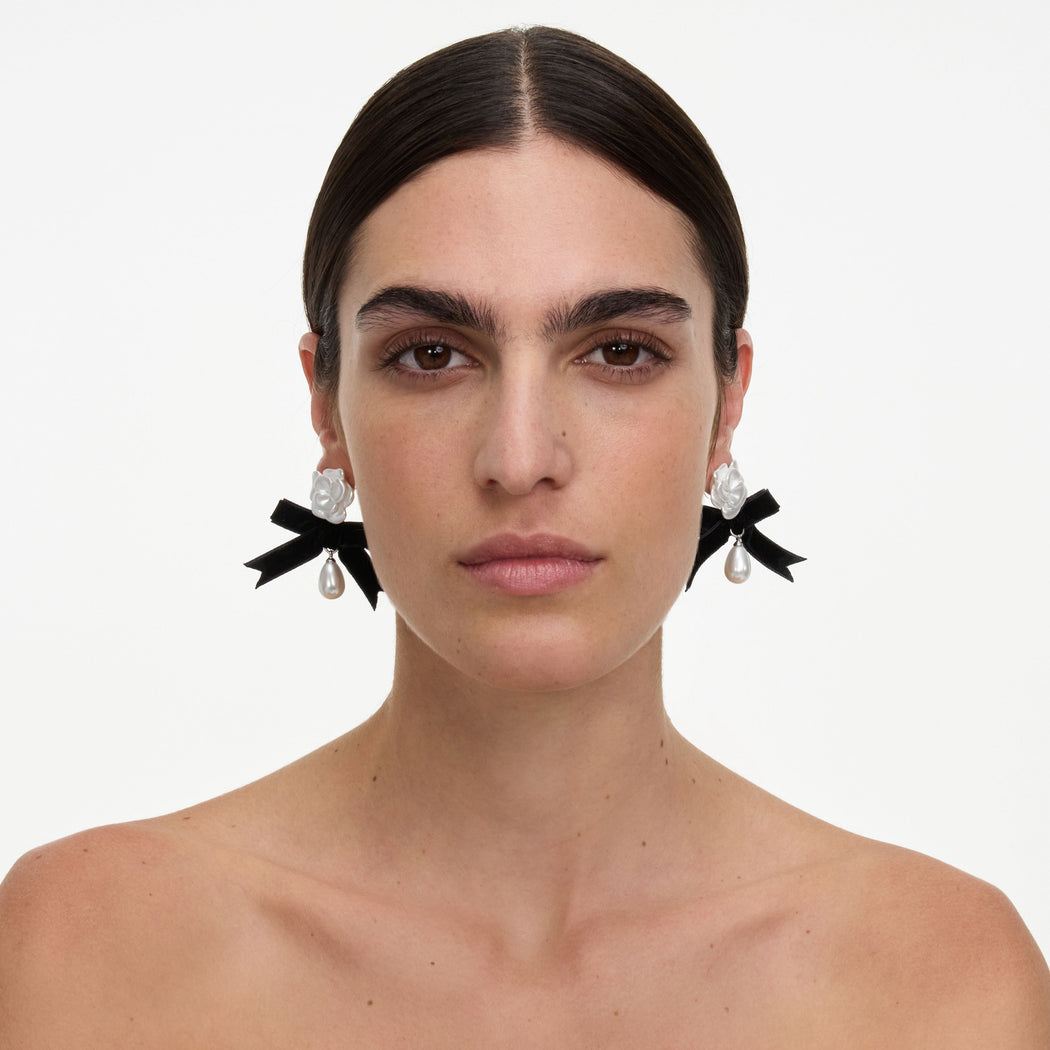 Pearl Black Bow Earring