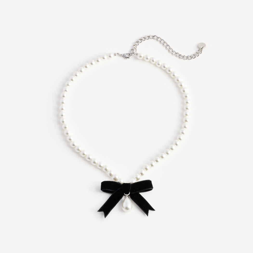 Black Bow Pearl Necklace