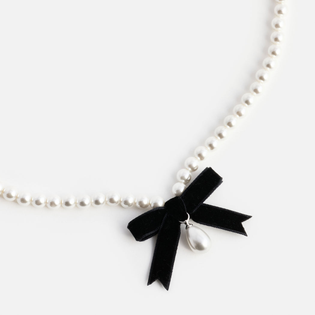 Black Bow Pearl Necklace