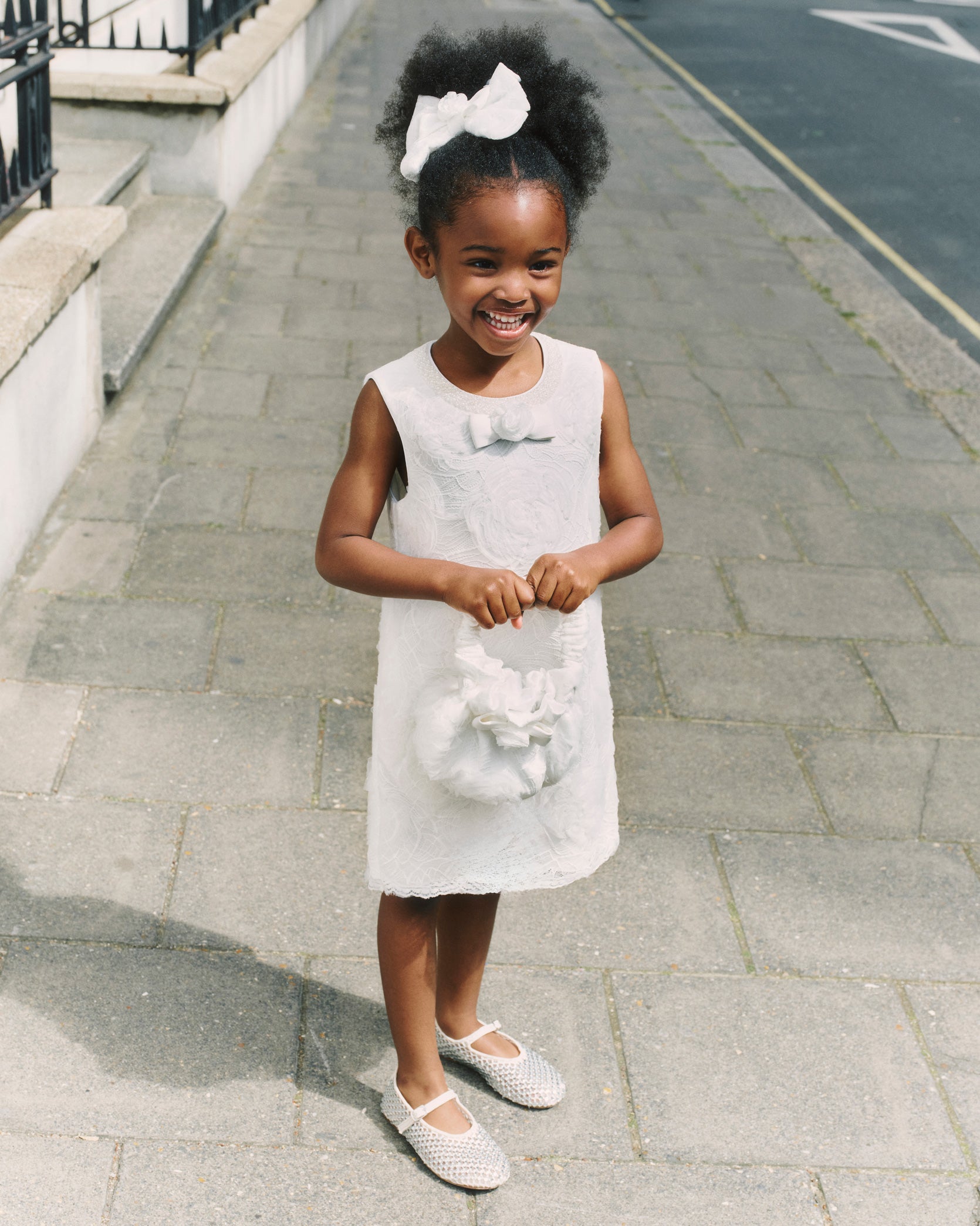 화이트 3D 레이스 드레스