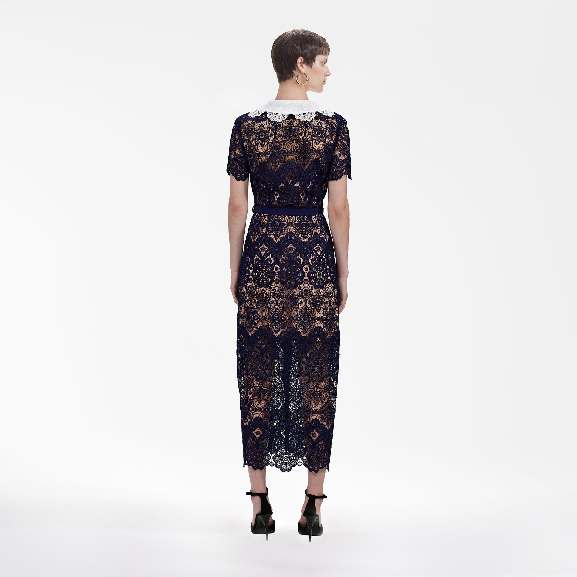 네이비 플로럴 기퓌르 미디 드레스