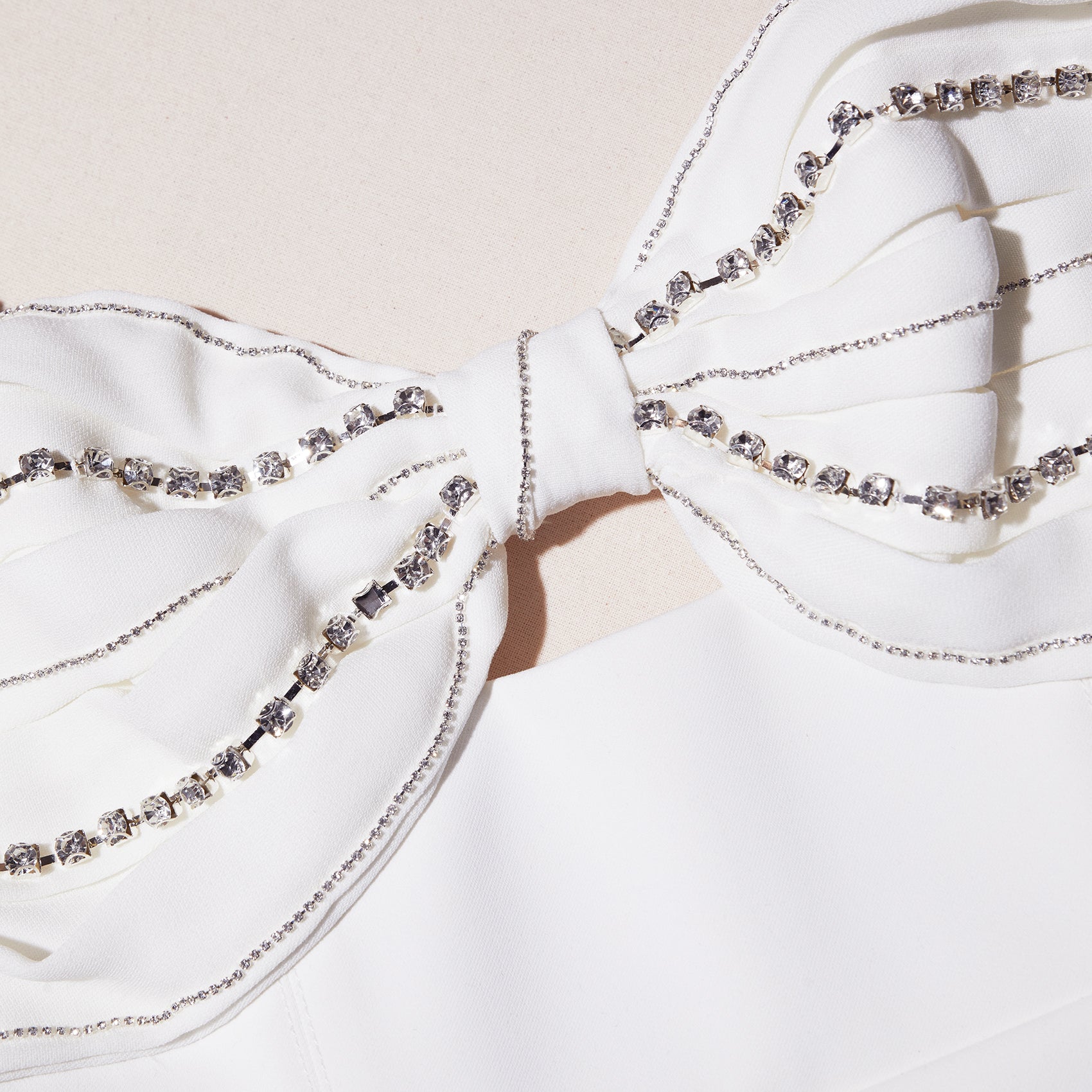 화이트 디아만테 바스트 미니 드레스