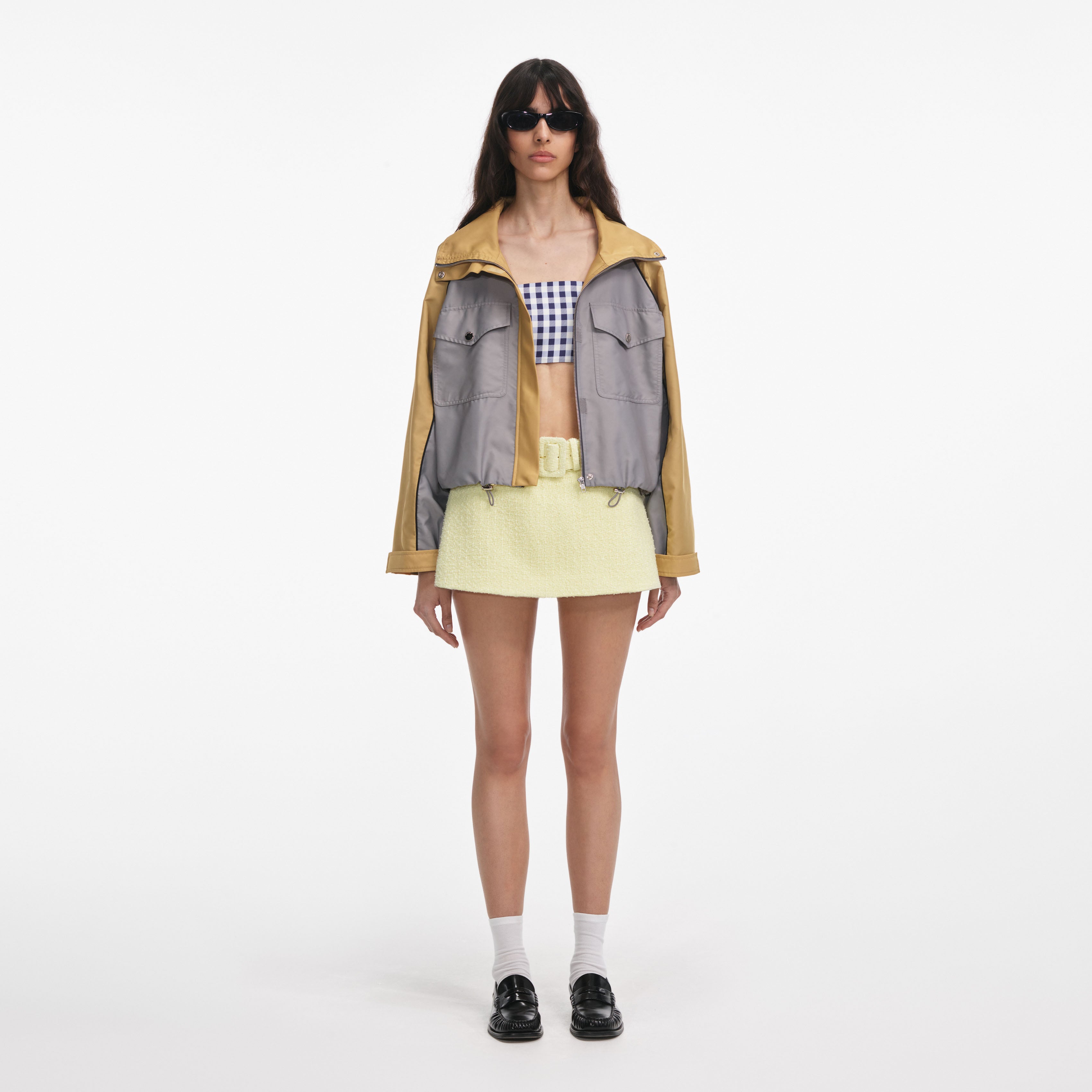 그레이 나일론 크롭 윈드브레이커