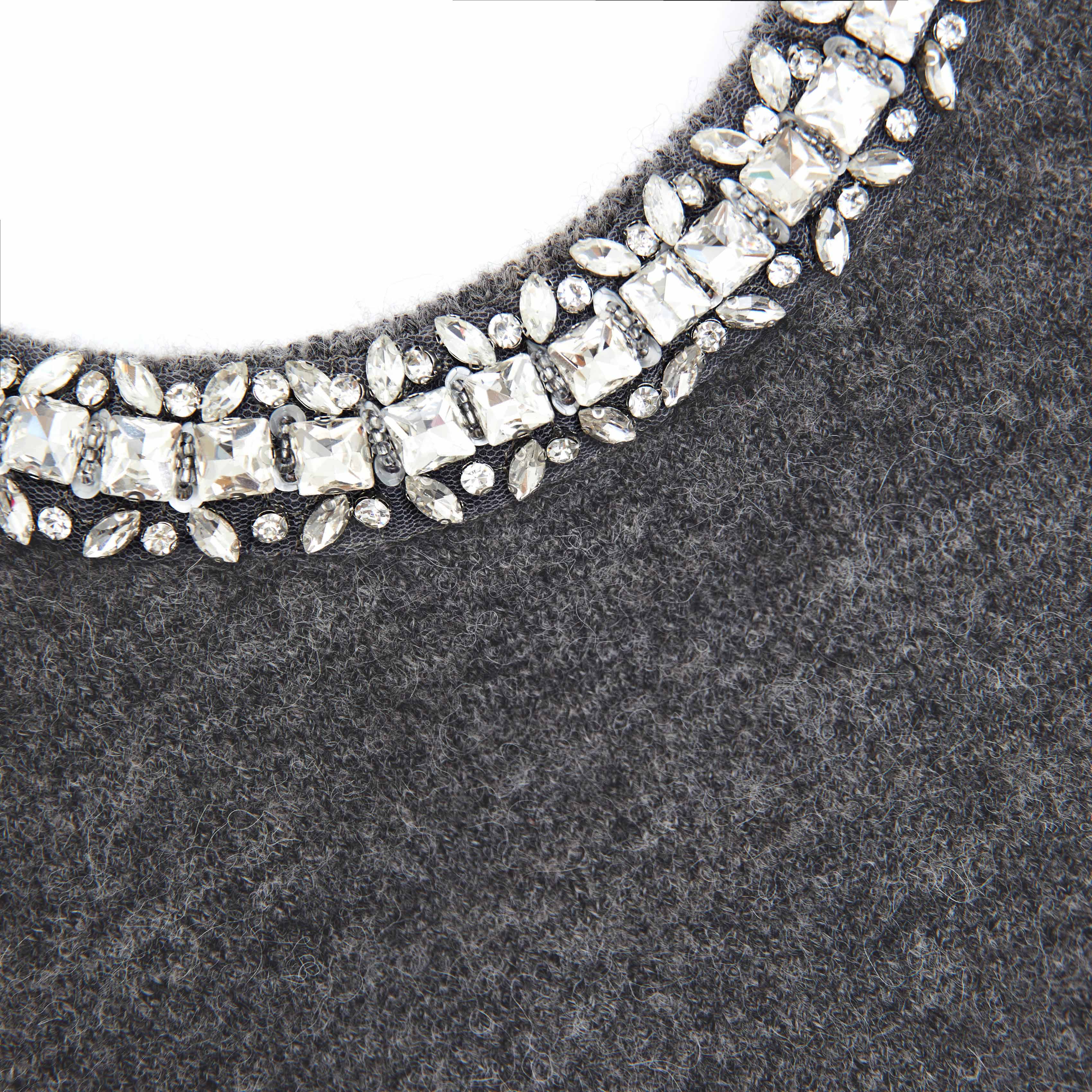 차콜 장식 니트 탑