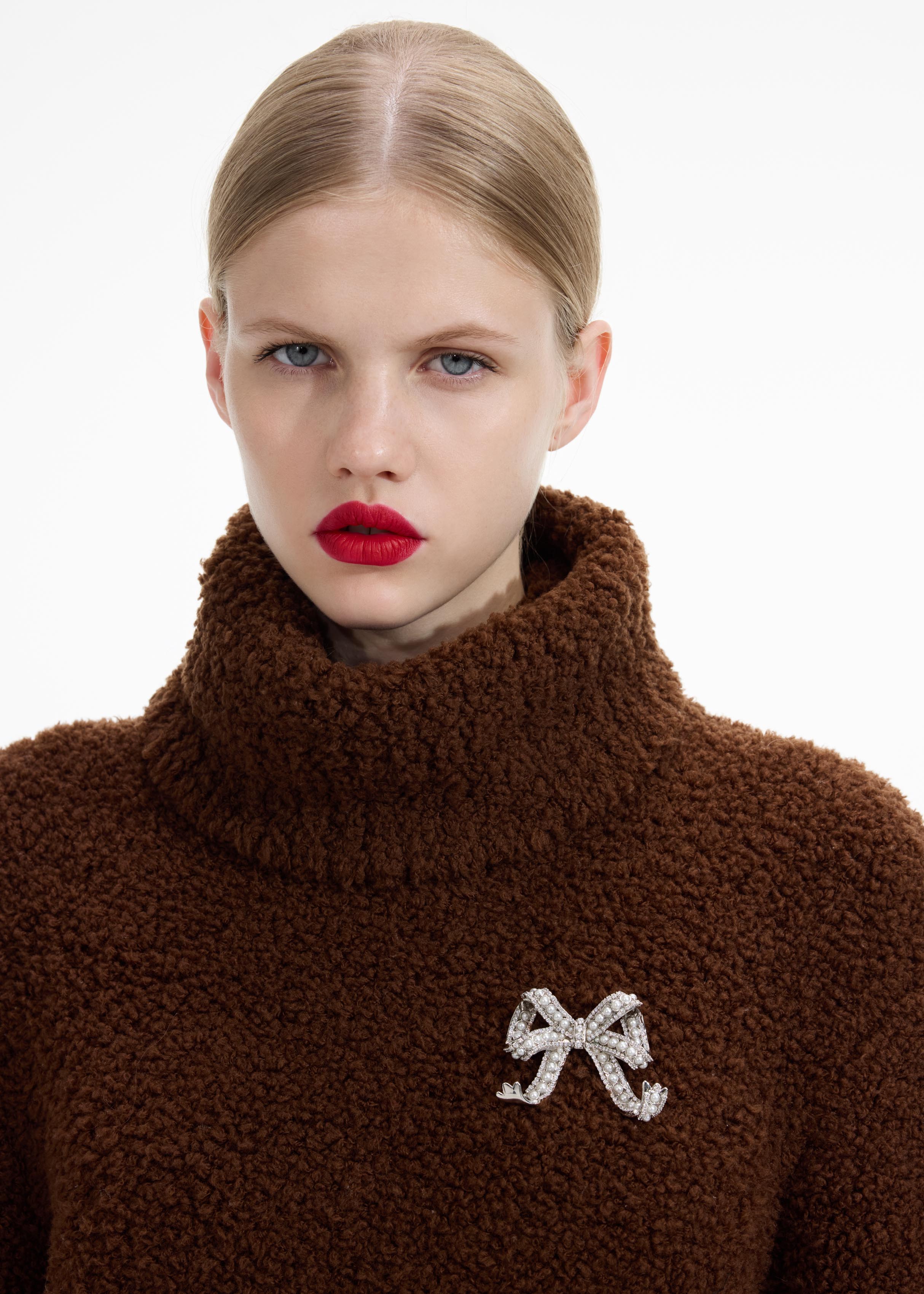 진주 크리스탈 리본 브로치