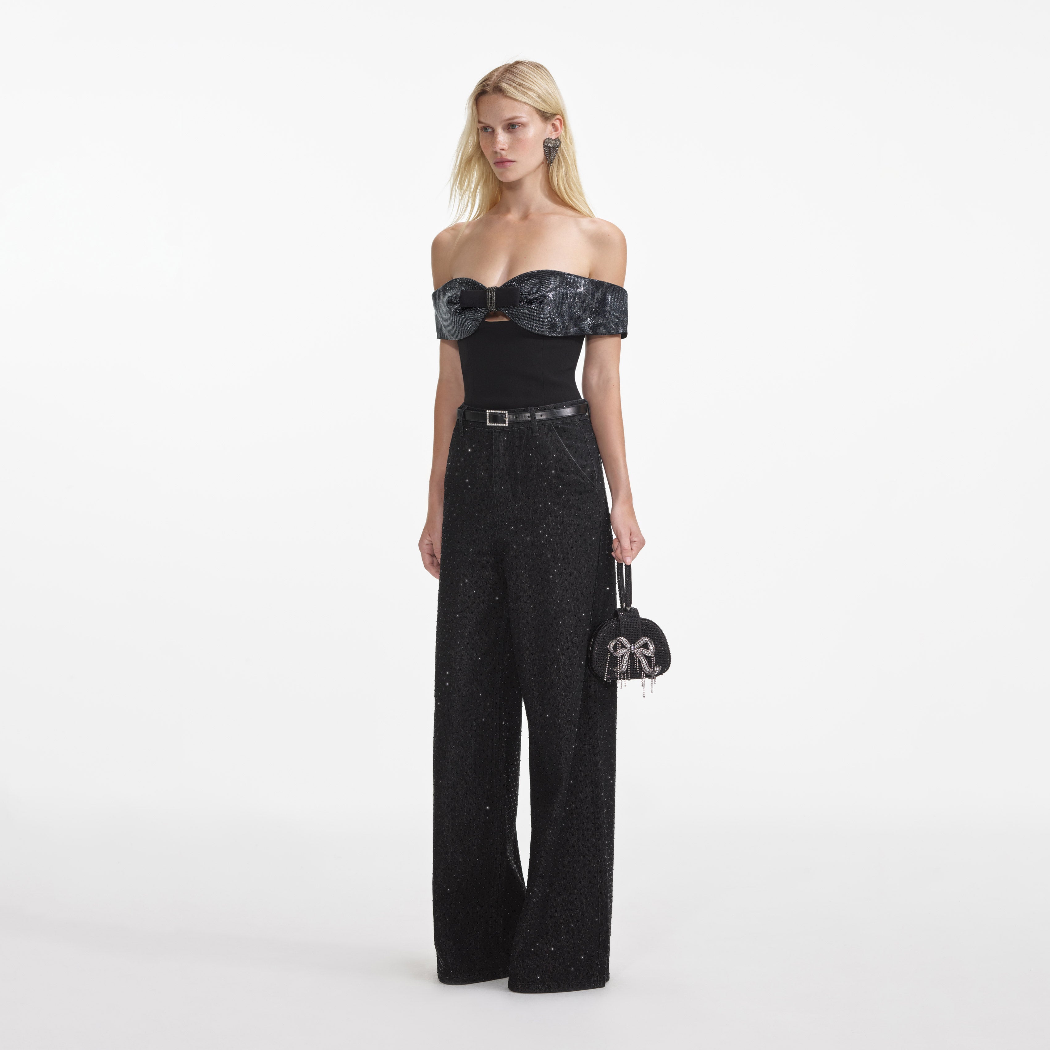 블랙 크레이프 보우탑