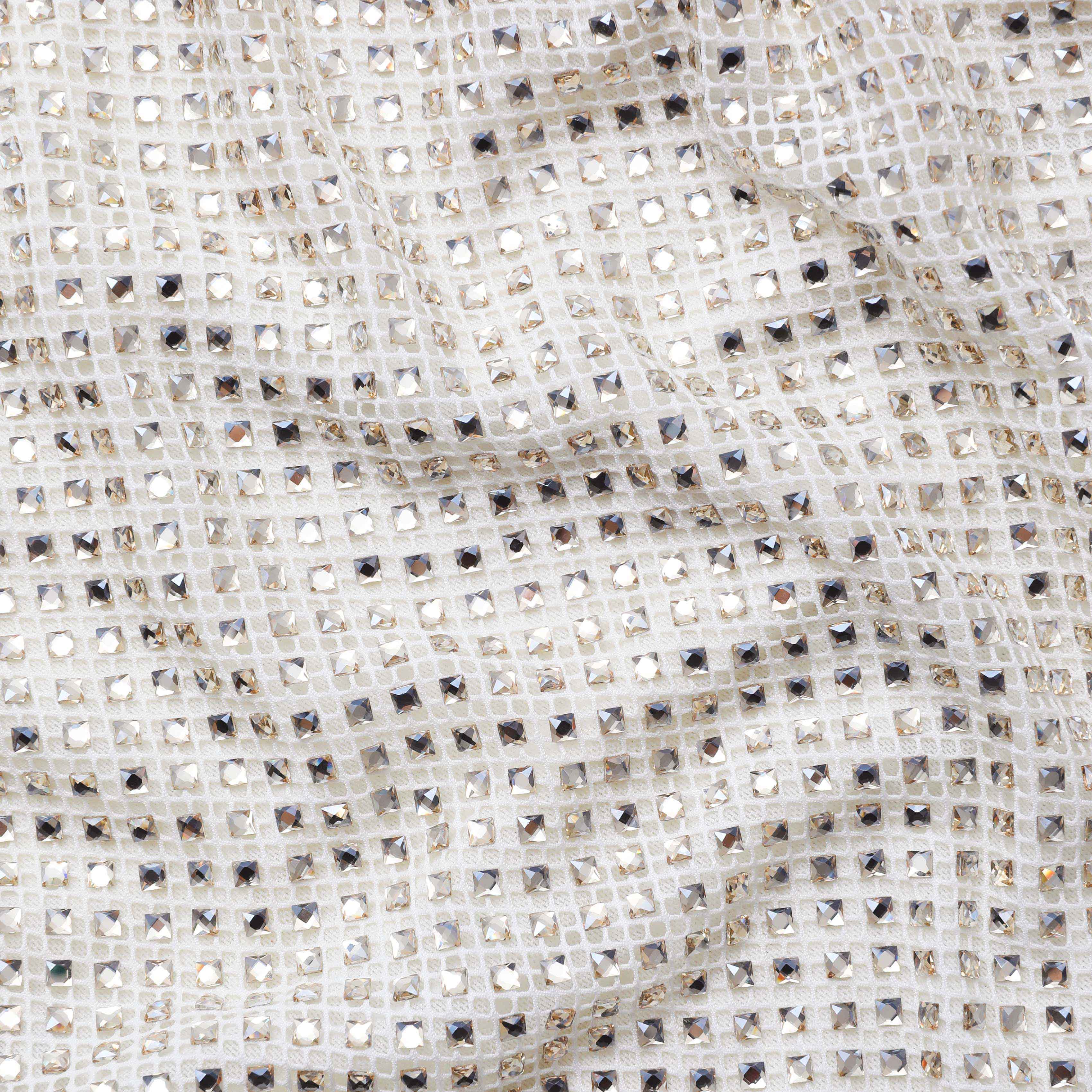 크림 스퀘어 라인스톤 피쉬넷 미디 드레스