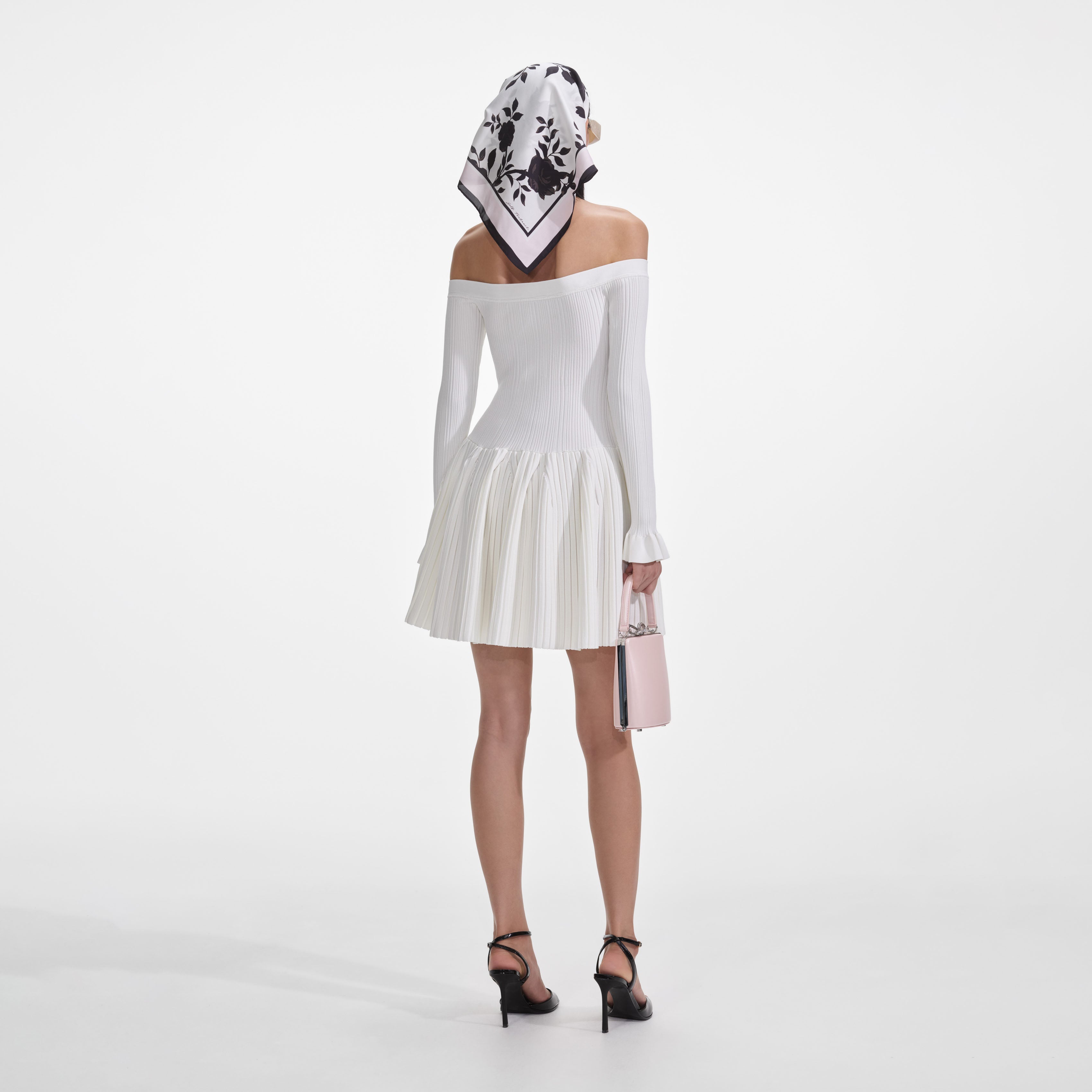 화이트 리브 니트 미니 드레스