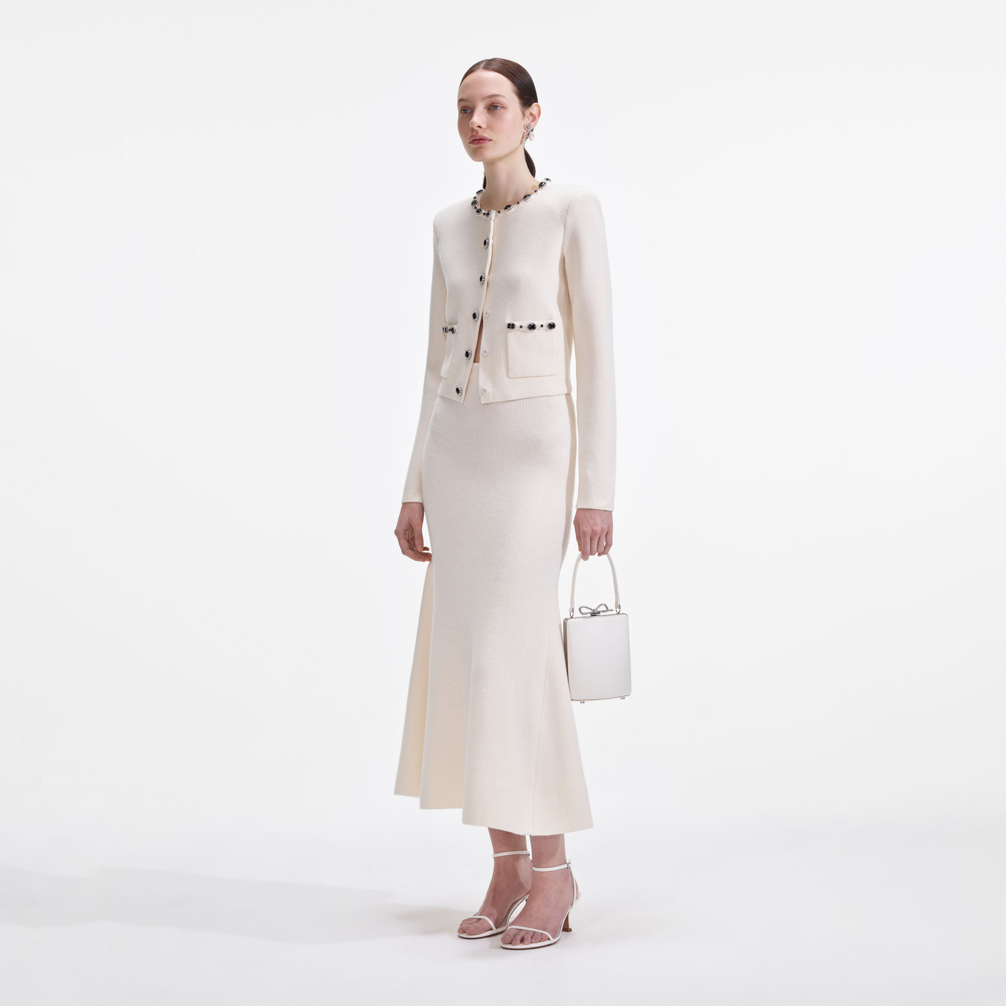 크림 장식 카디건