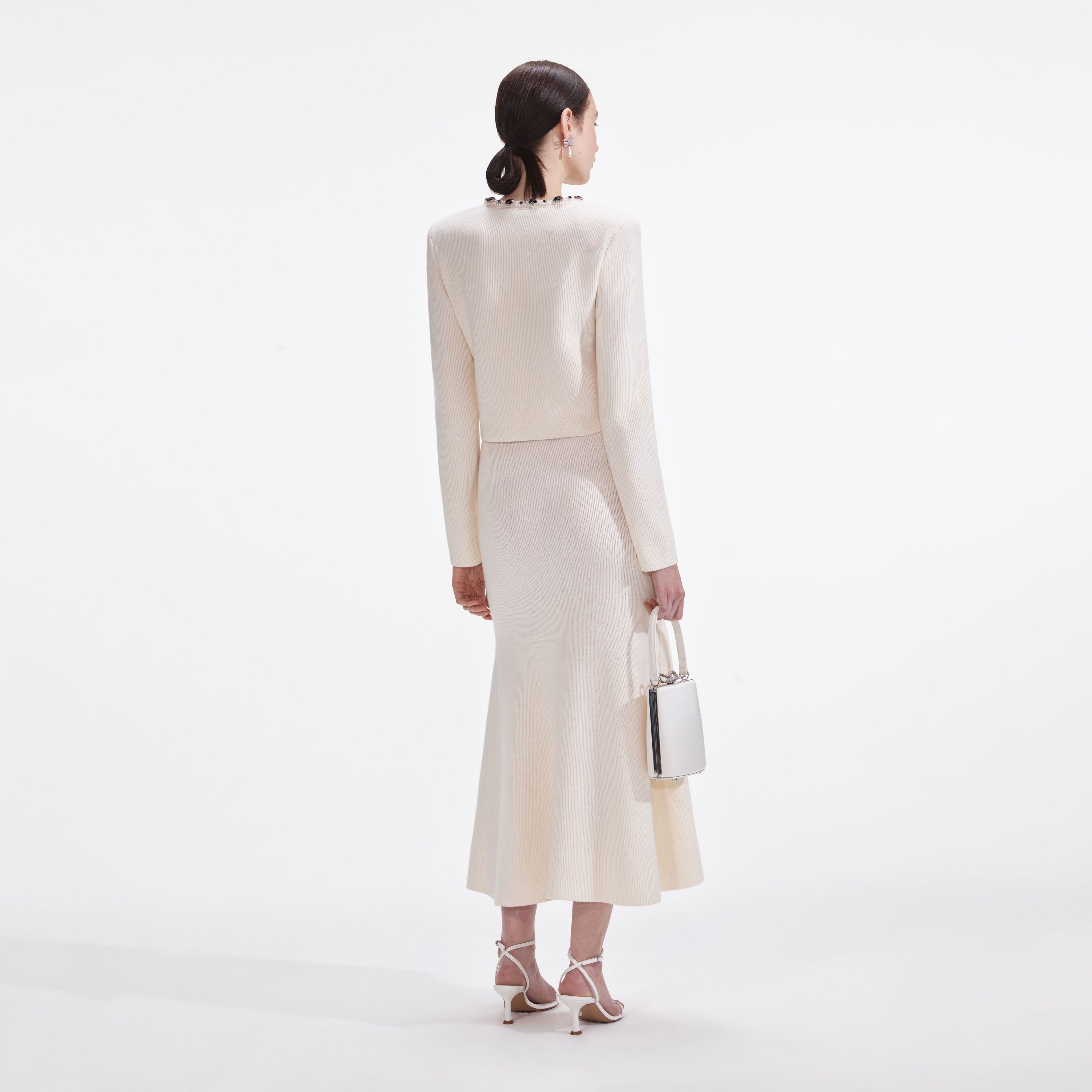 크림 장식 카디건