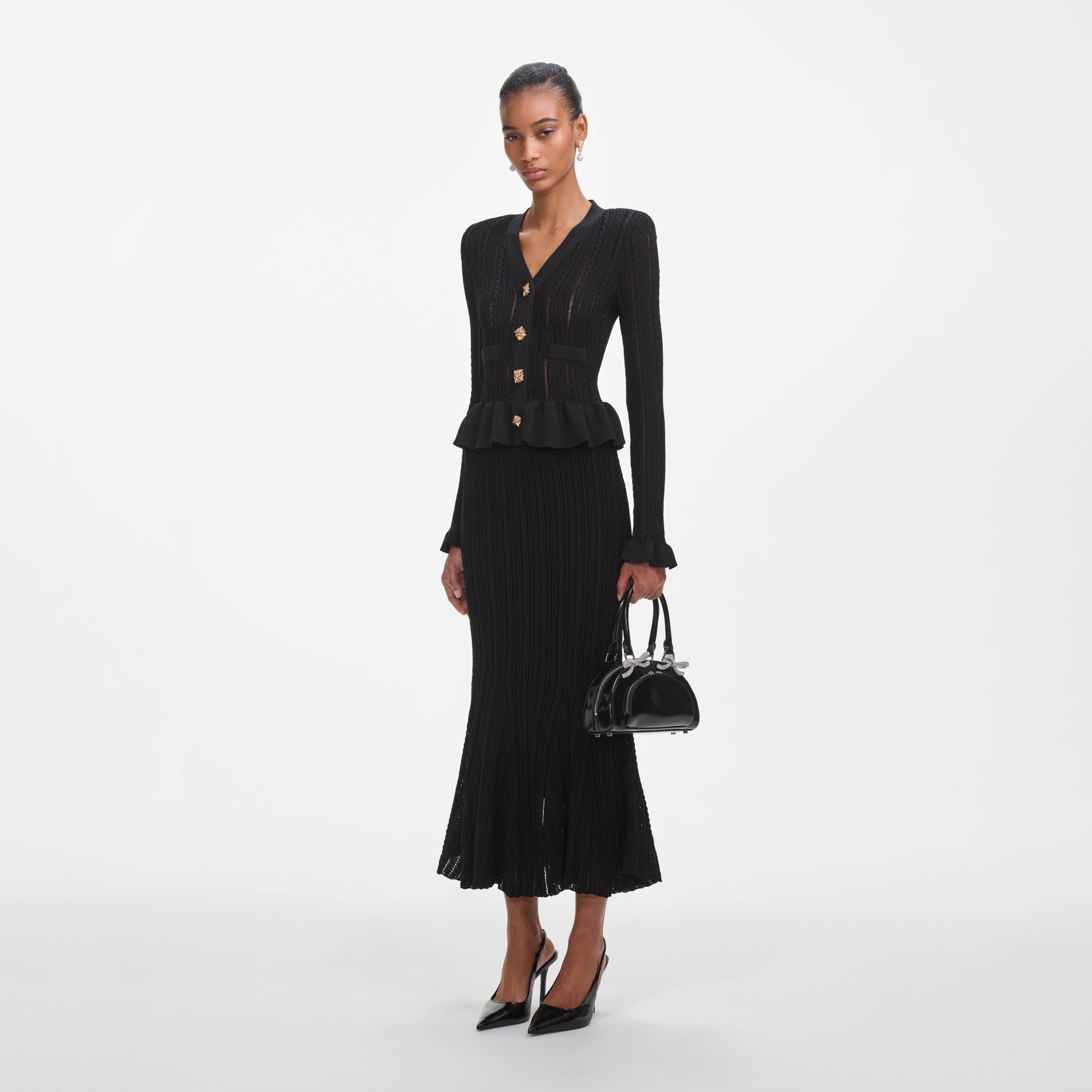 블랙 니트 페플럼 미디 드레스