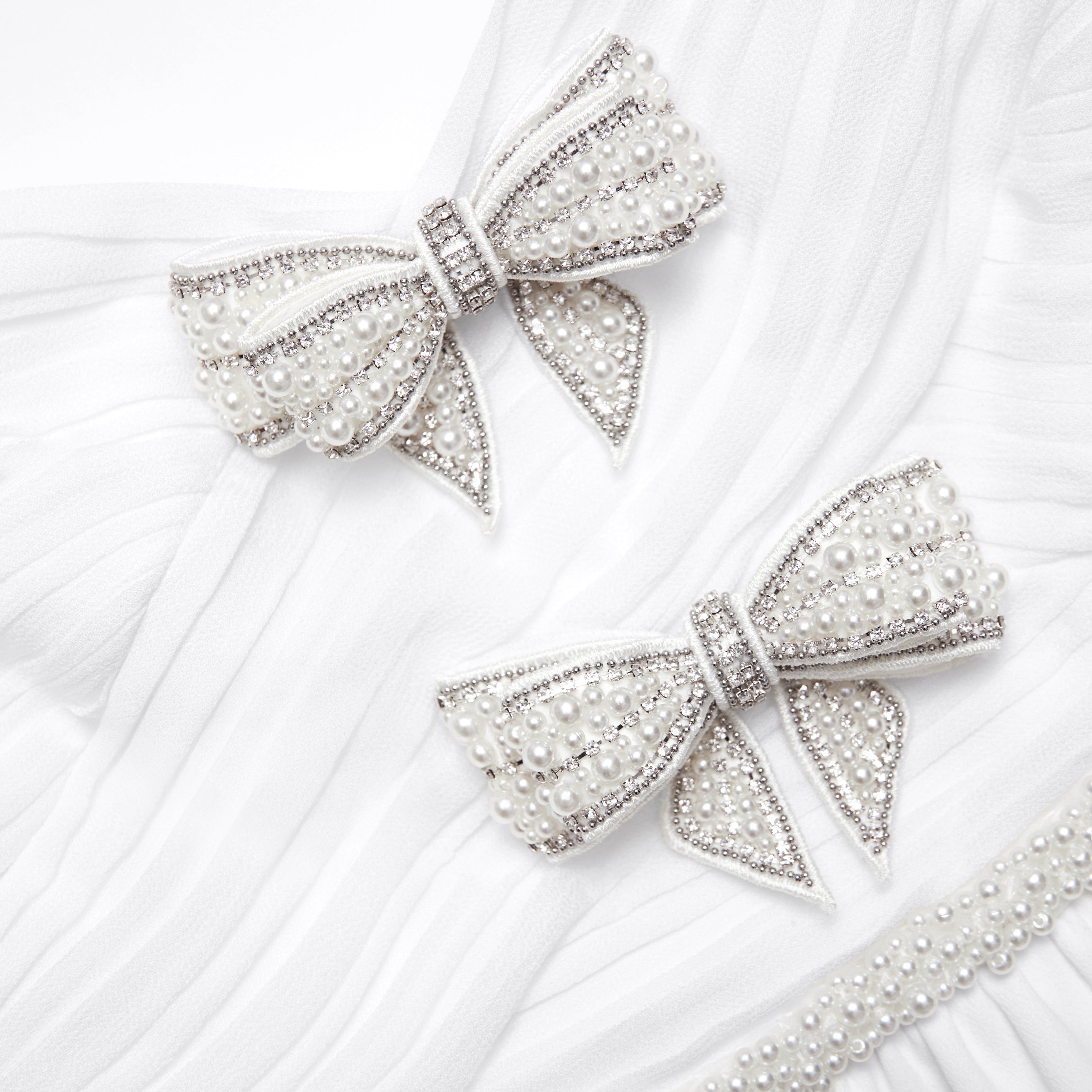 화이트 오간자 리본 점프수트