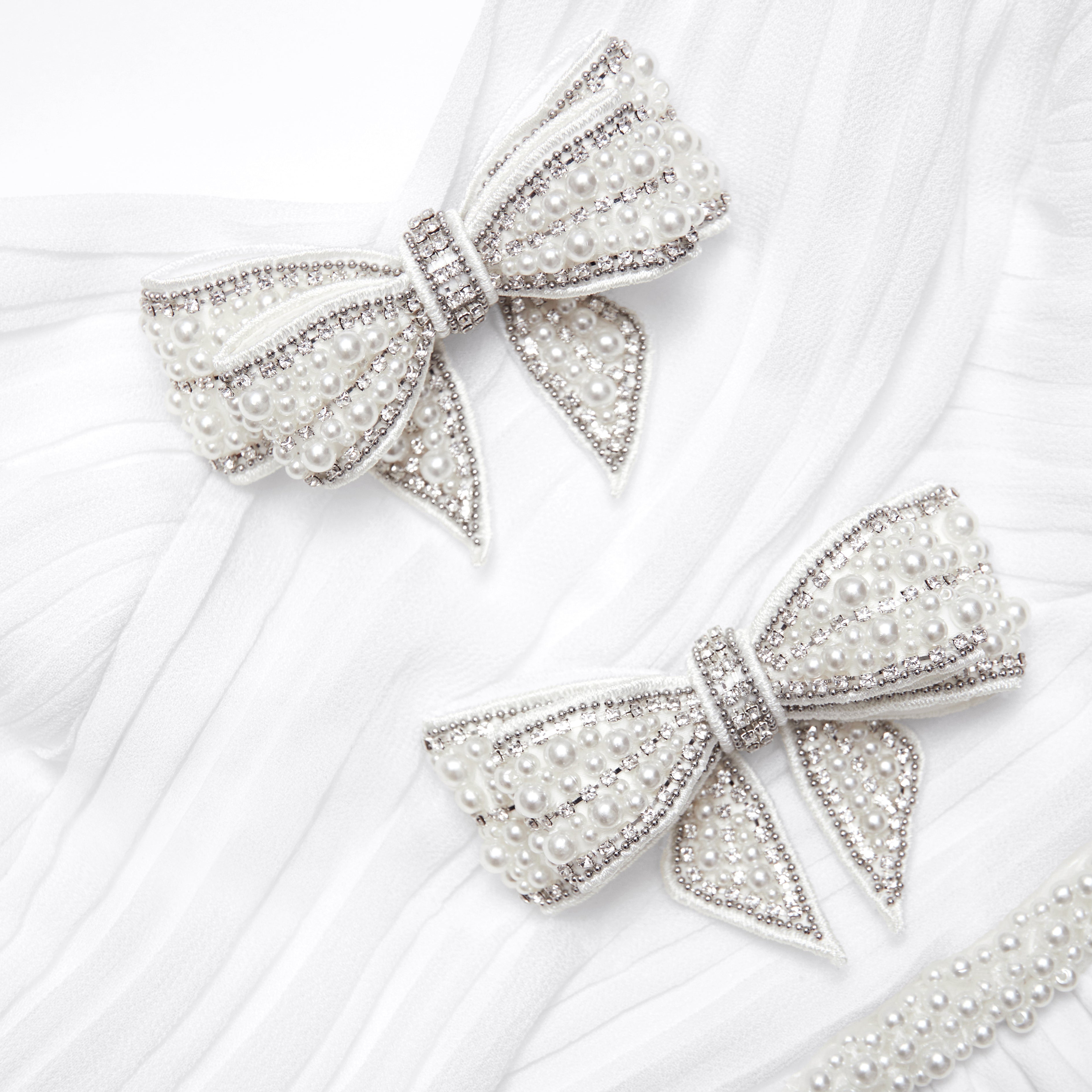 화이트 쉬폰 리본 맥시 드레스