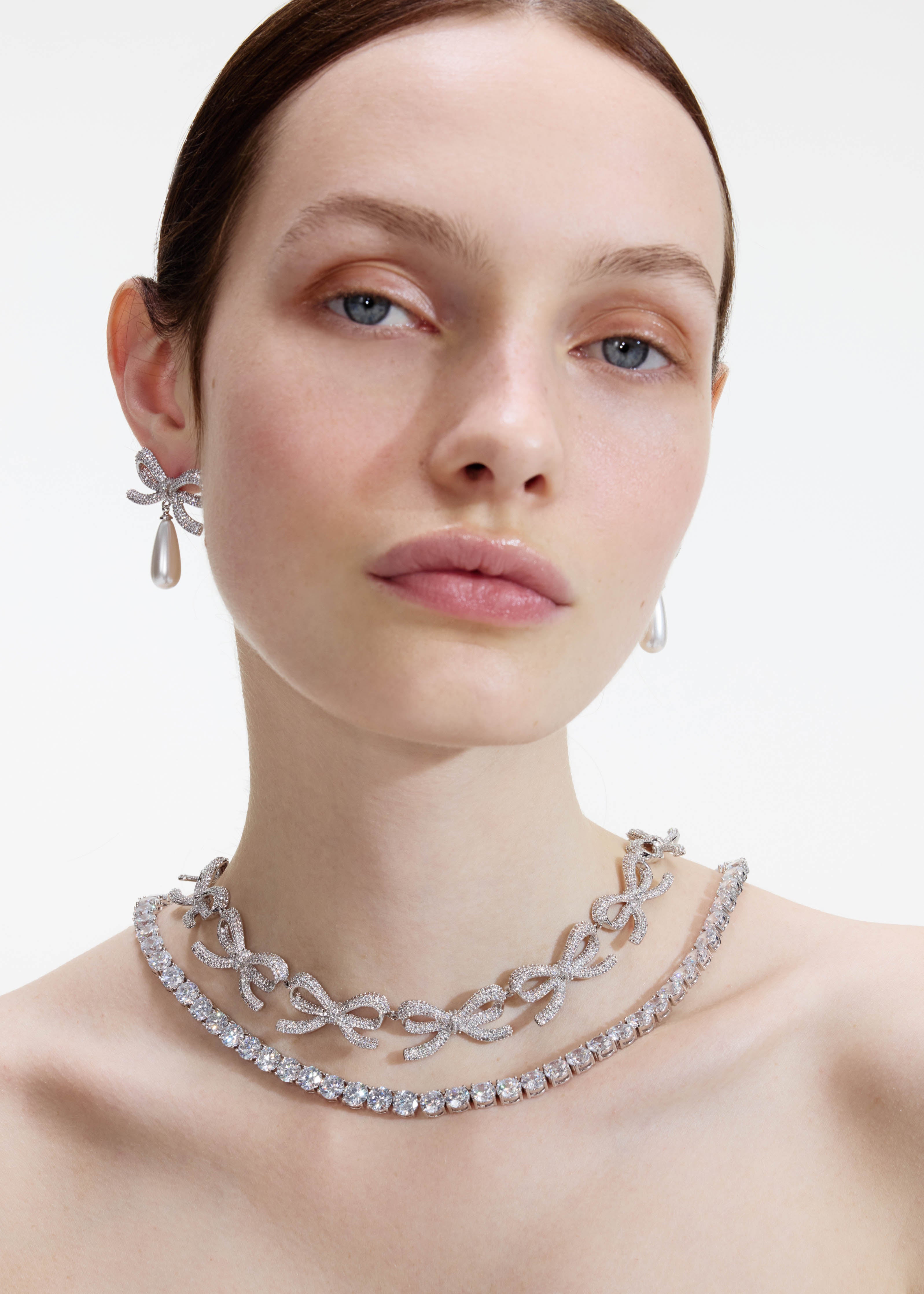 크리스탈 보우 디아만테 목걸이