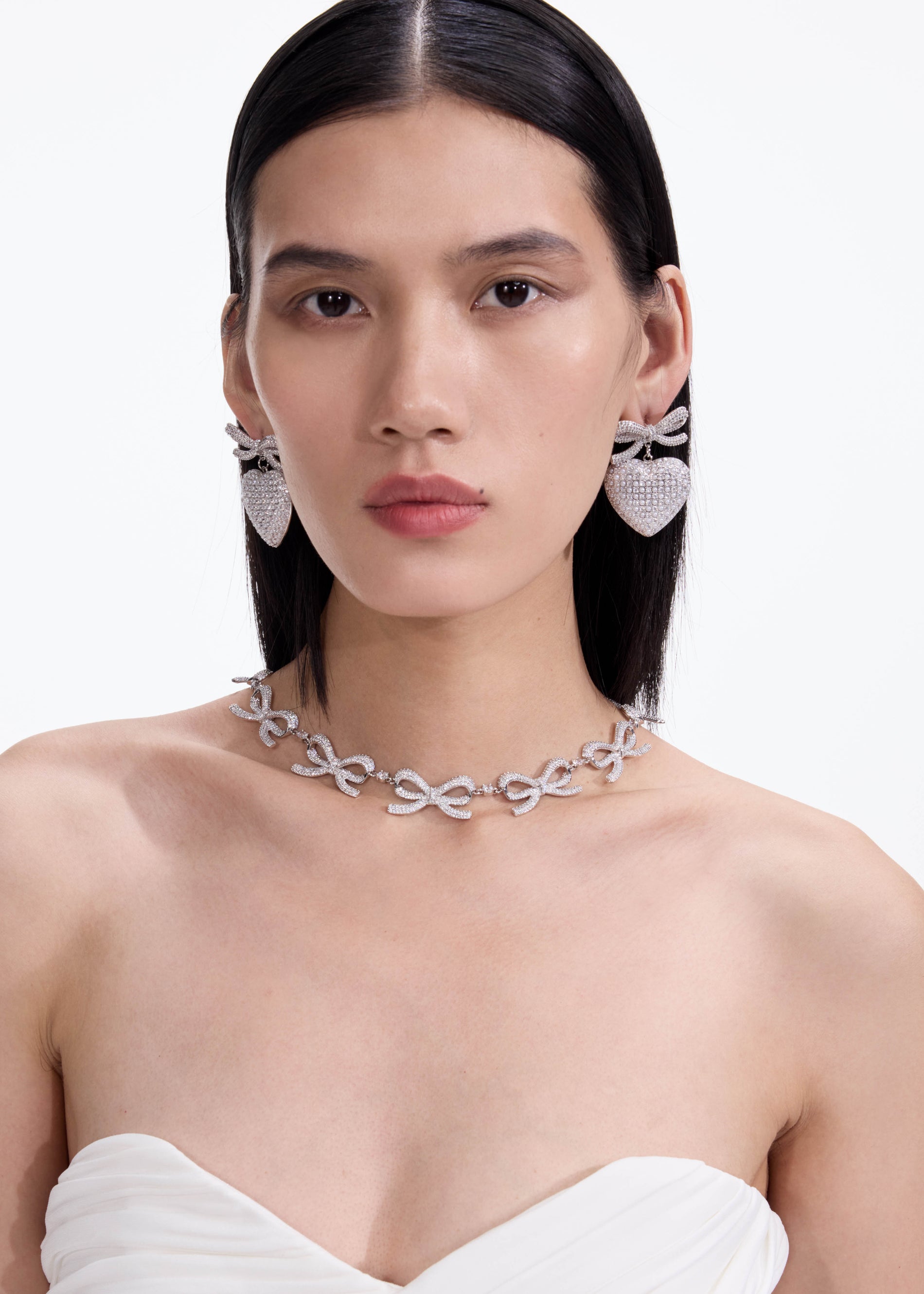 크리스탈 리본 목걸이