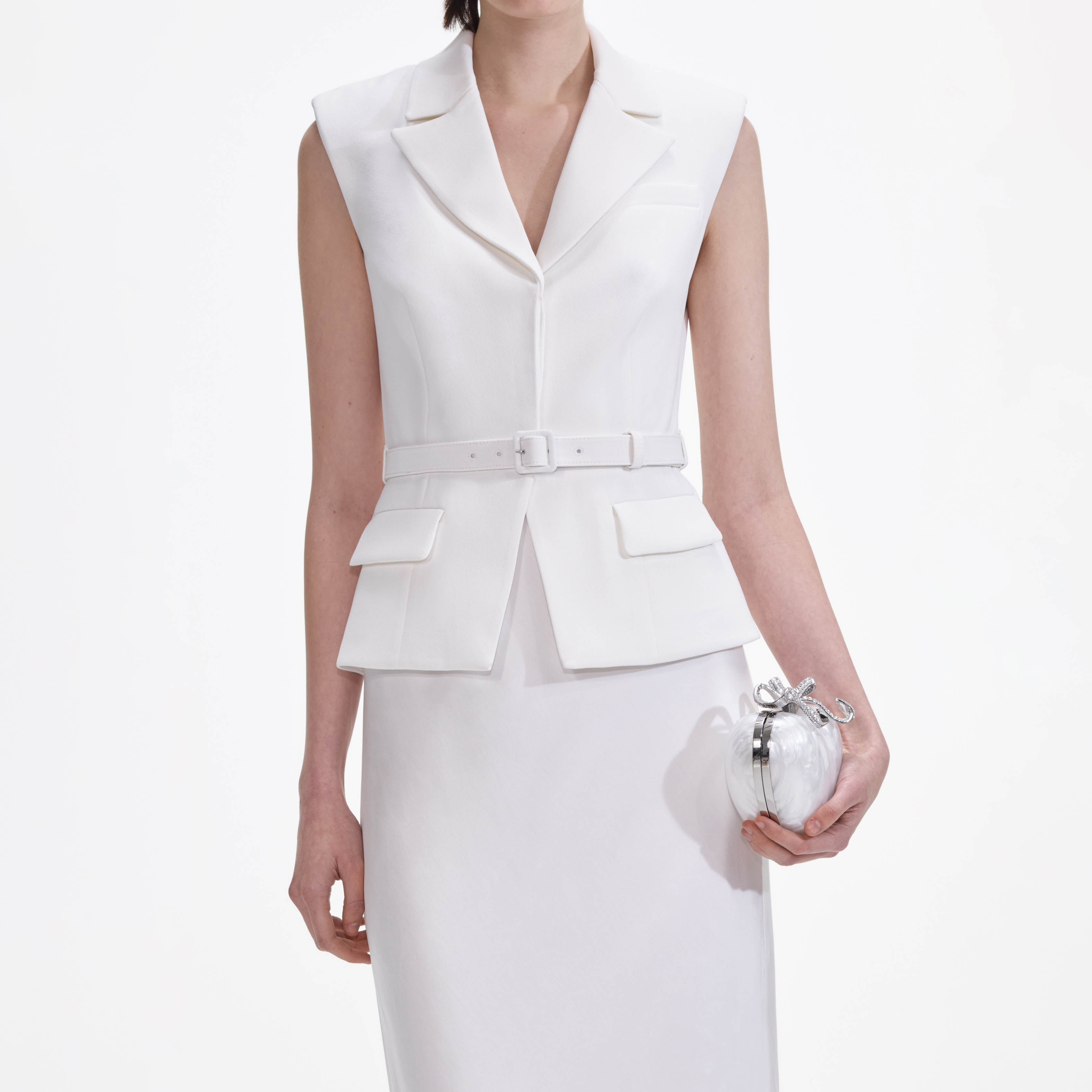 화이트 크레이프 맥시 드레스