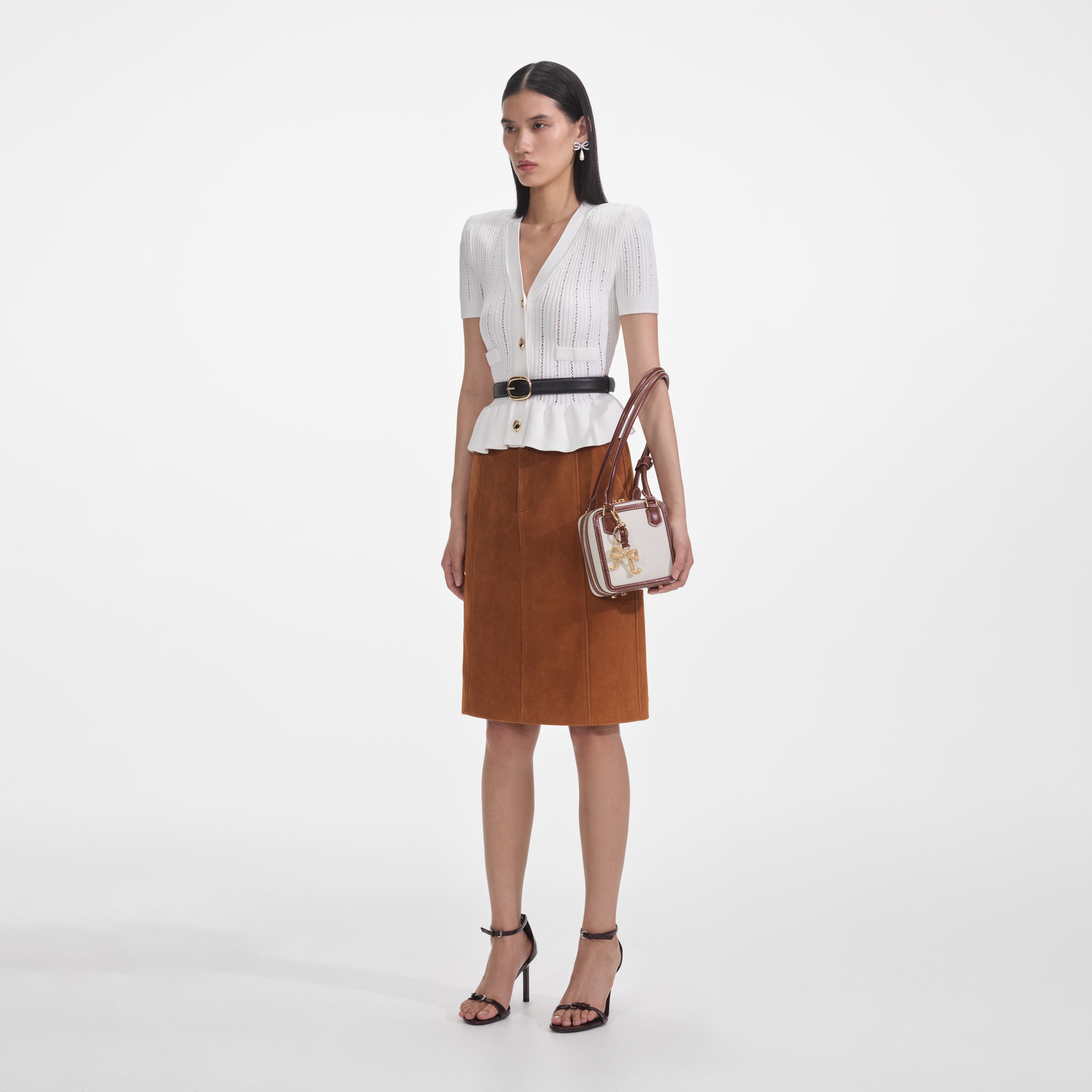 화이트 페플럼 니트 탑