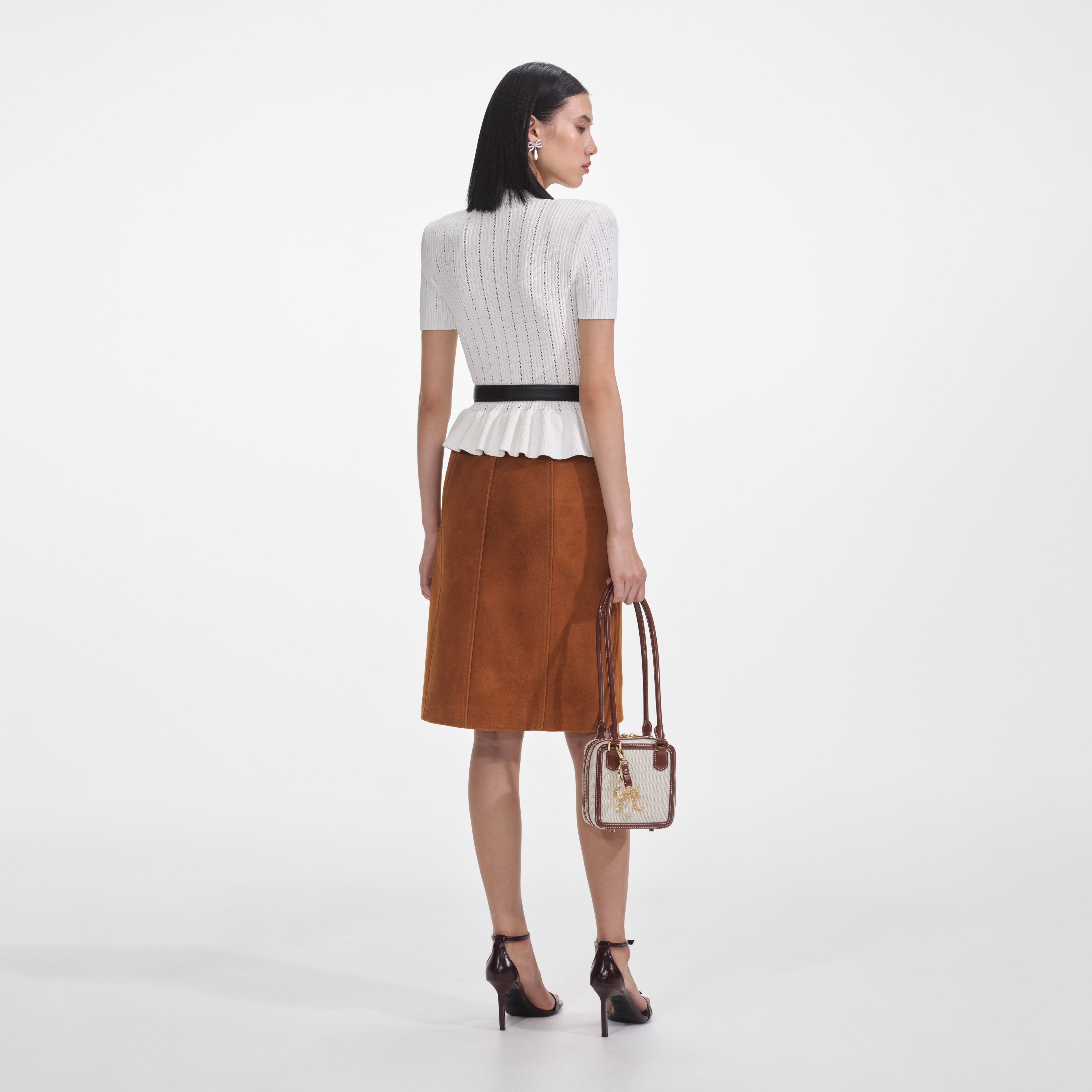 화이트 페플럼 니트 탑