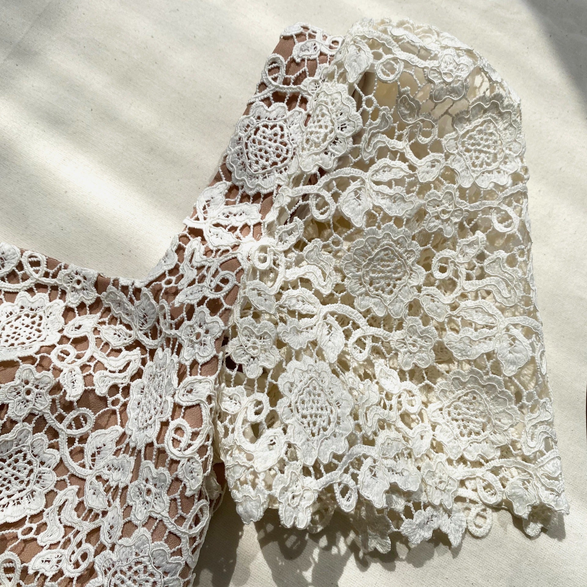 아이보리 기퓌르 핏 미디 드레스