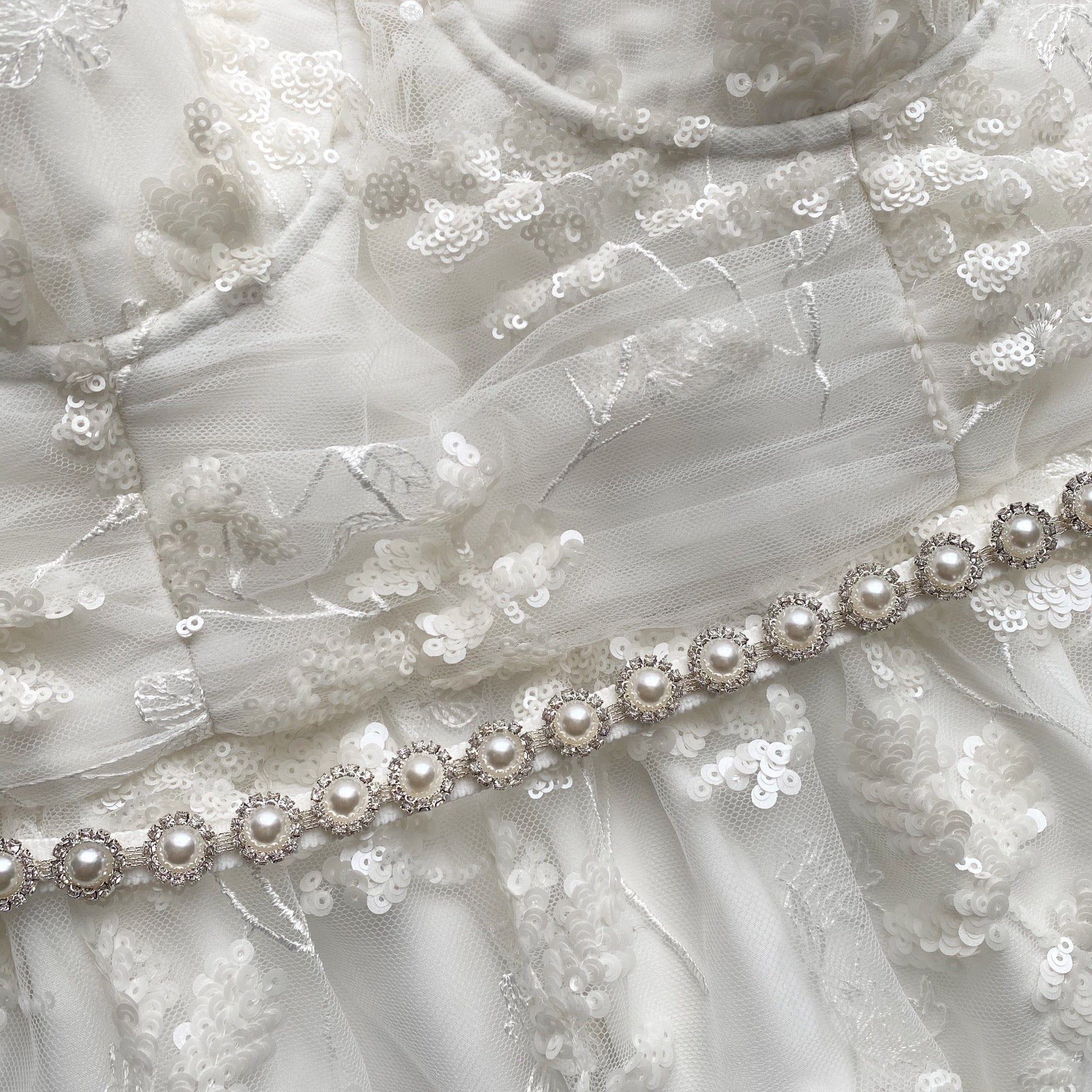 아이보리 블라썸 스팽글 티어드 맥시 드레스