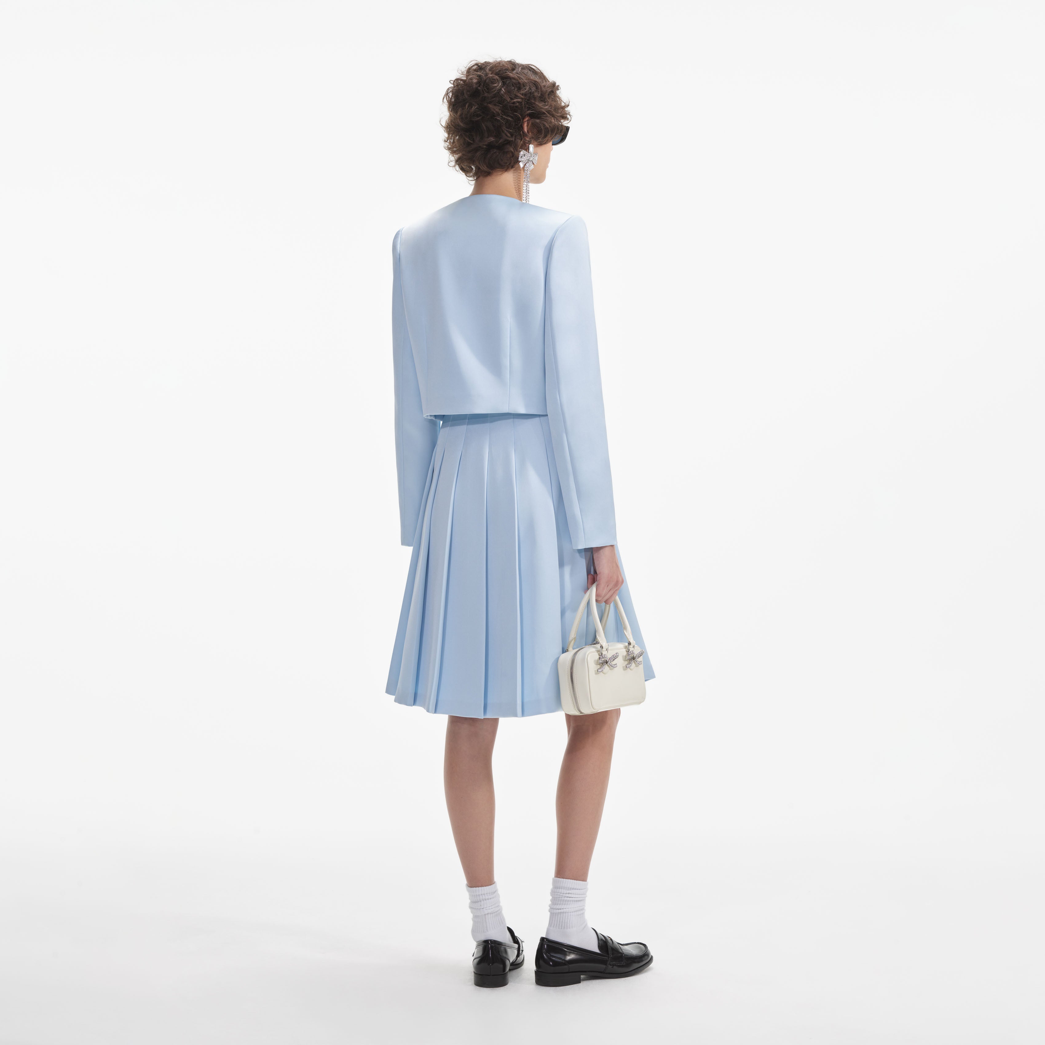 블루 새틴 재킷