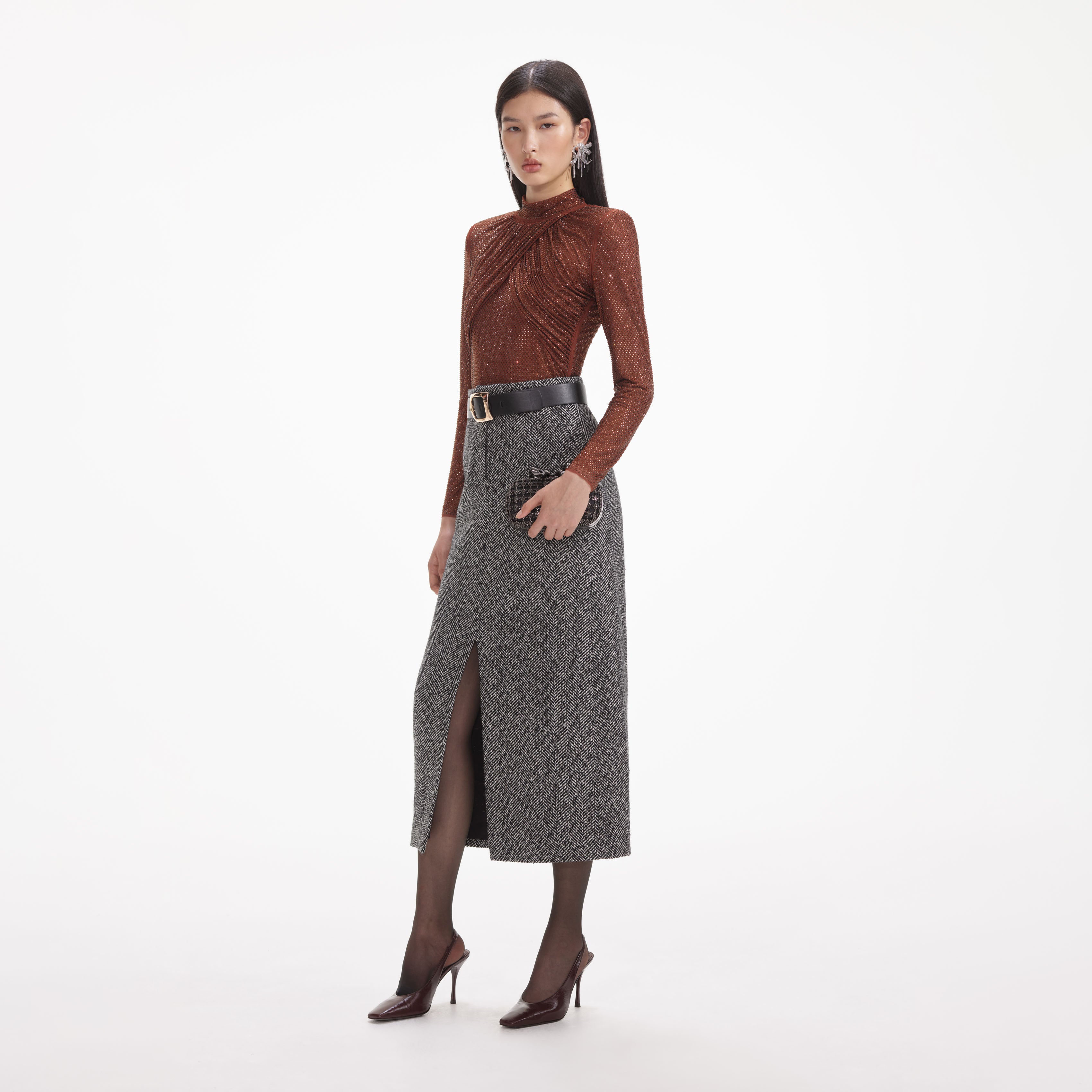 브라운 라인스톤 메시 탑