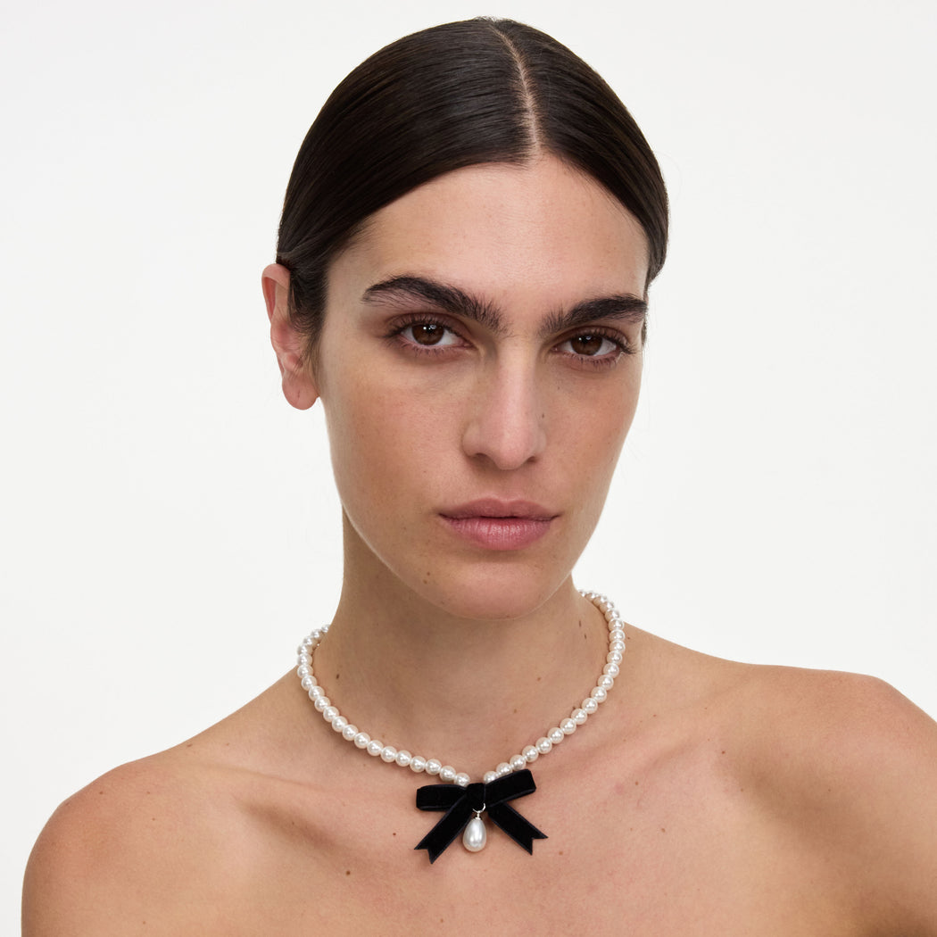 Black Bow Pearl Necklace