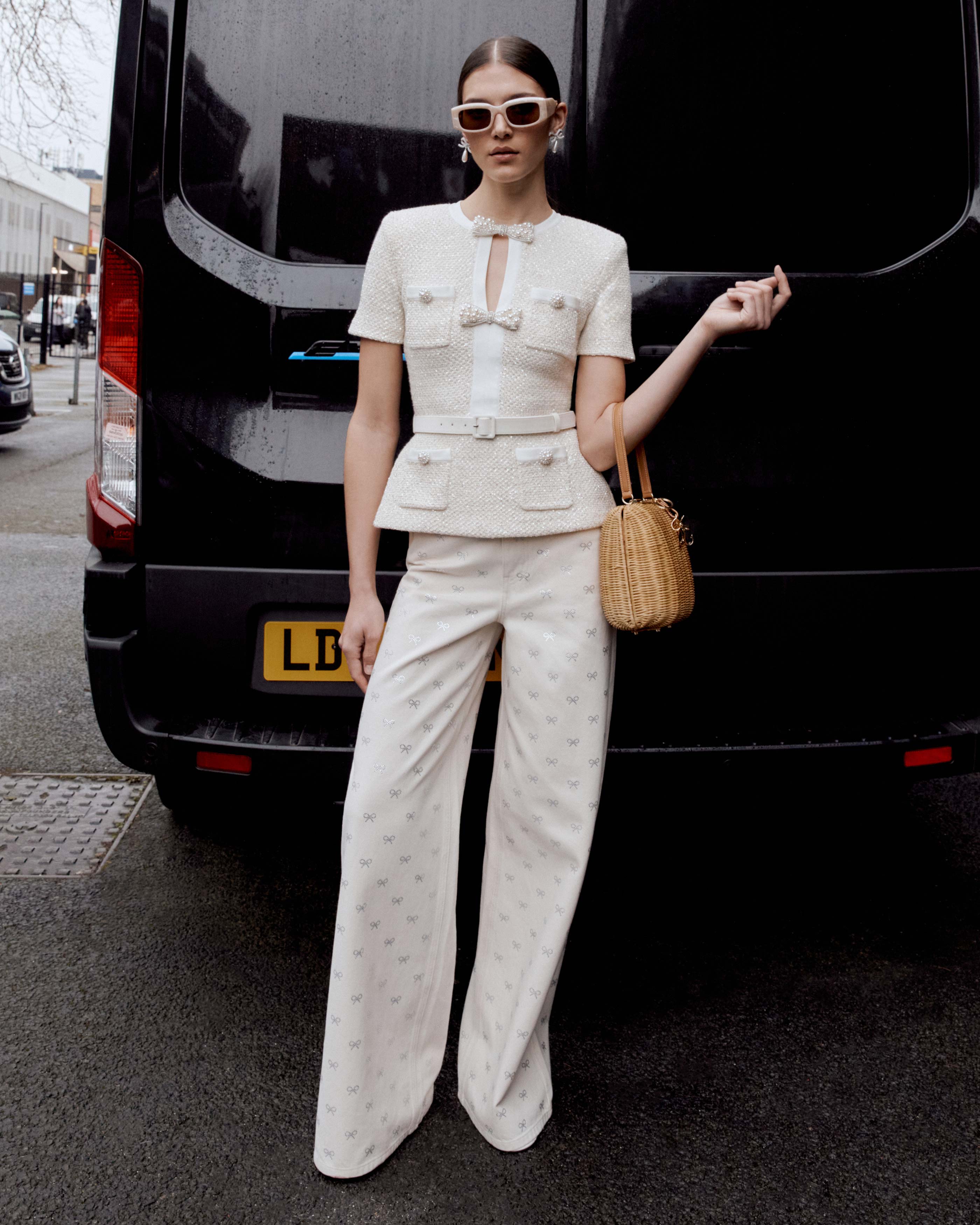 크림 시퀸 ​​니트 탑