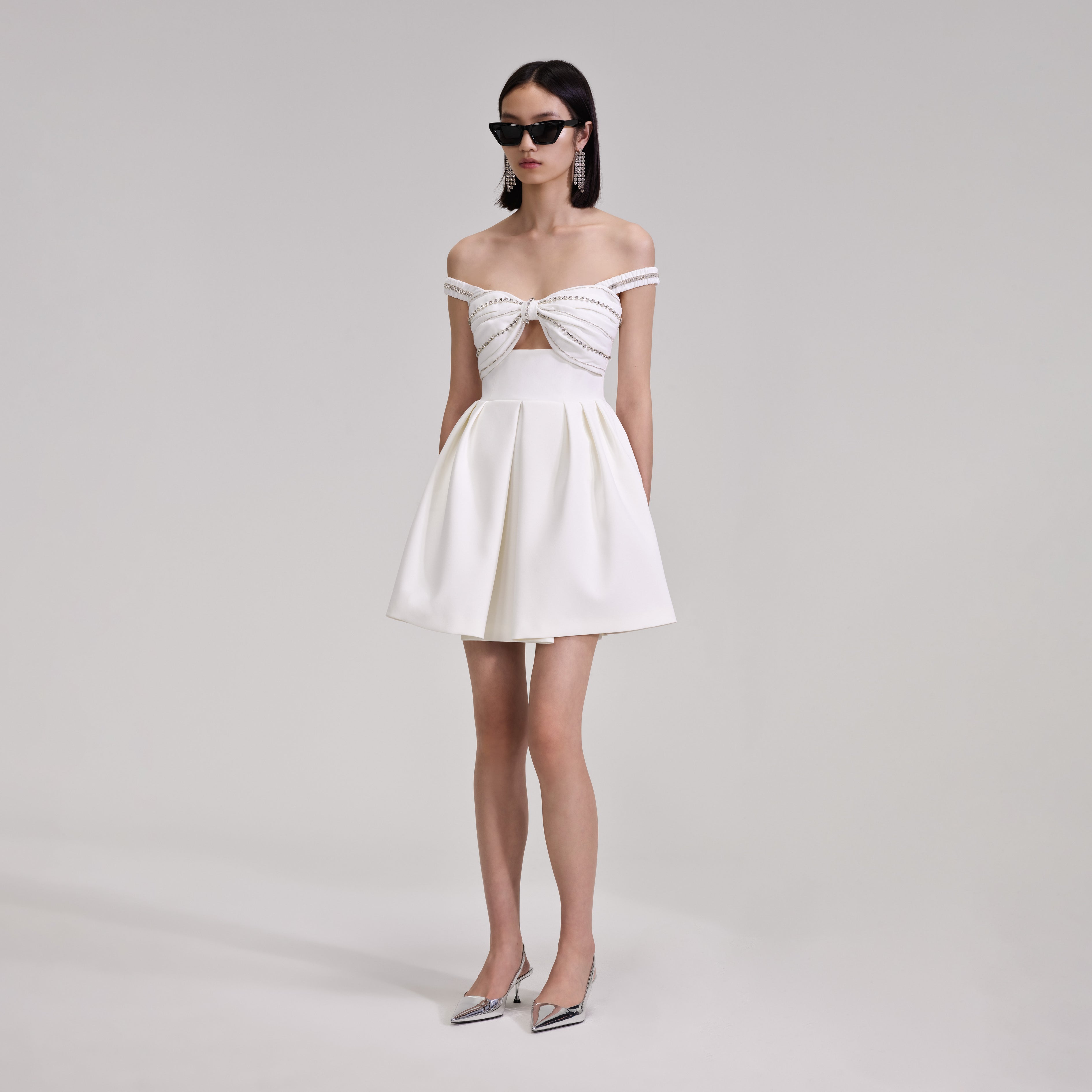 화이트 디아만테 바스트 미니 드레스