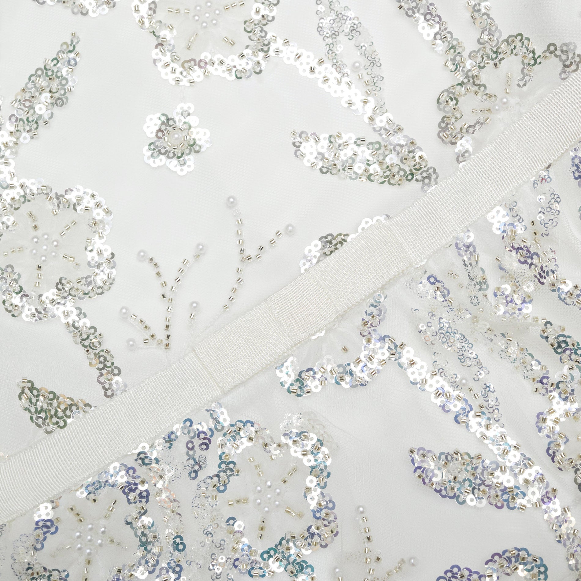 화이트 스팽글 튤 미디 드레스