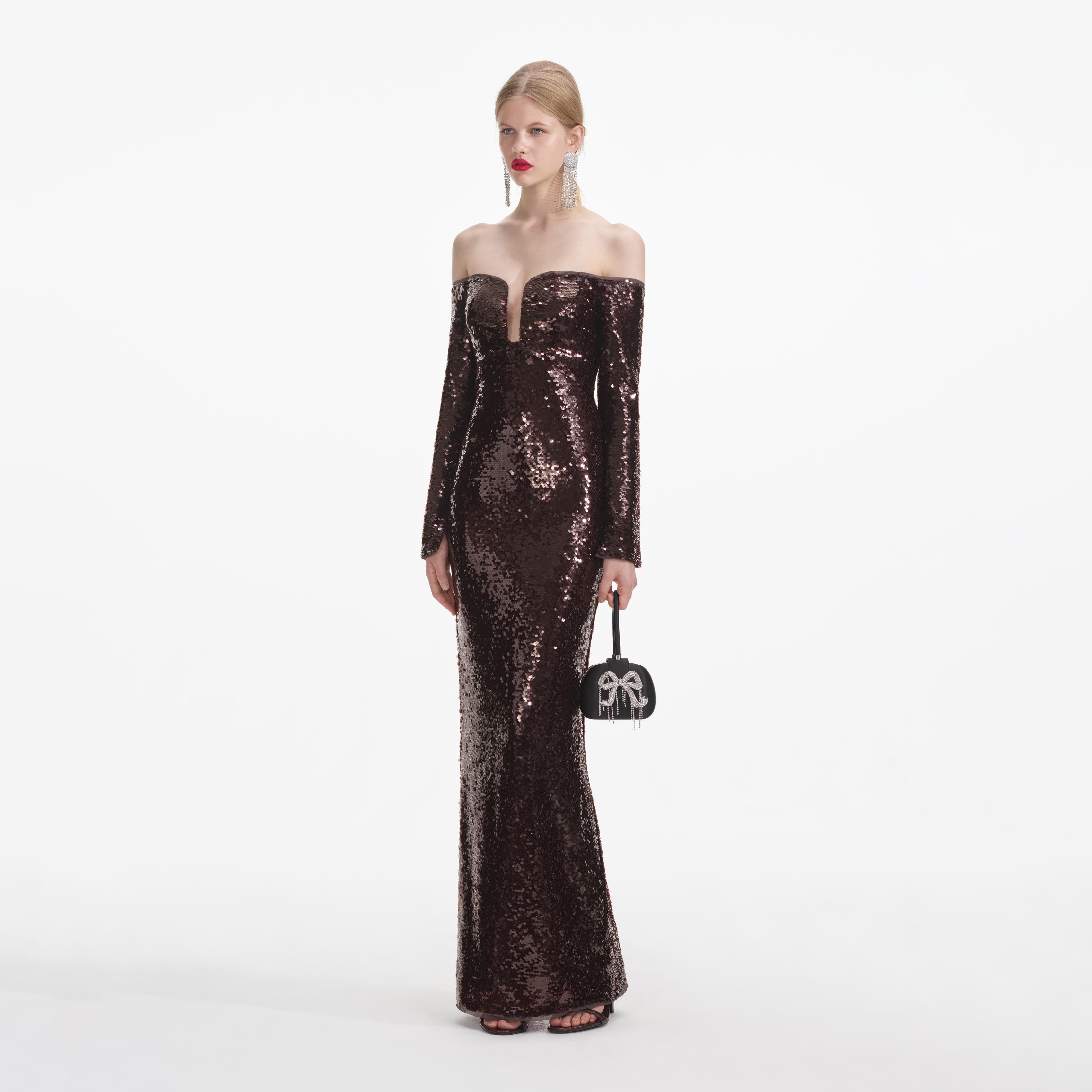 브라운 스팽글 오프숄더 맥시 드레스