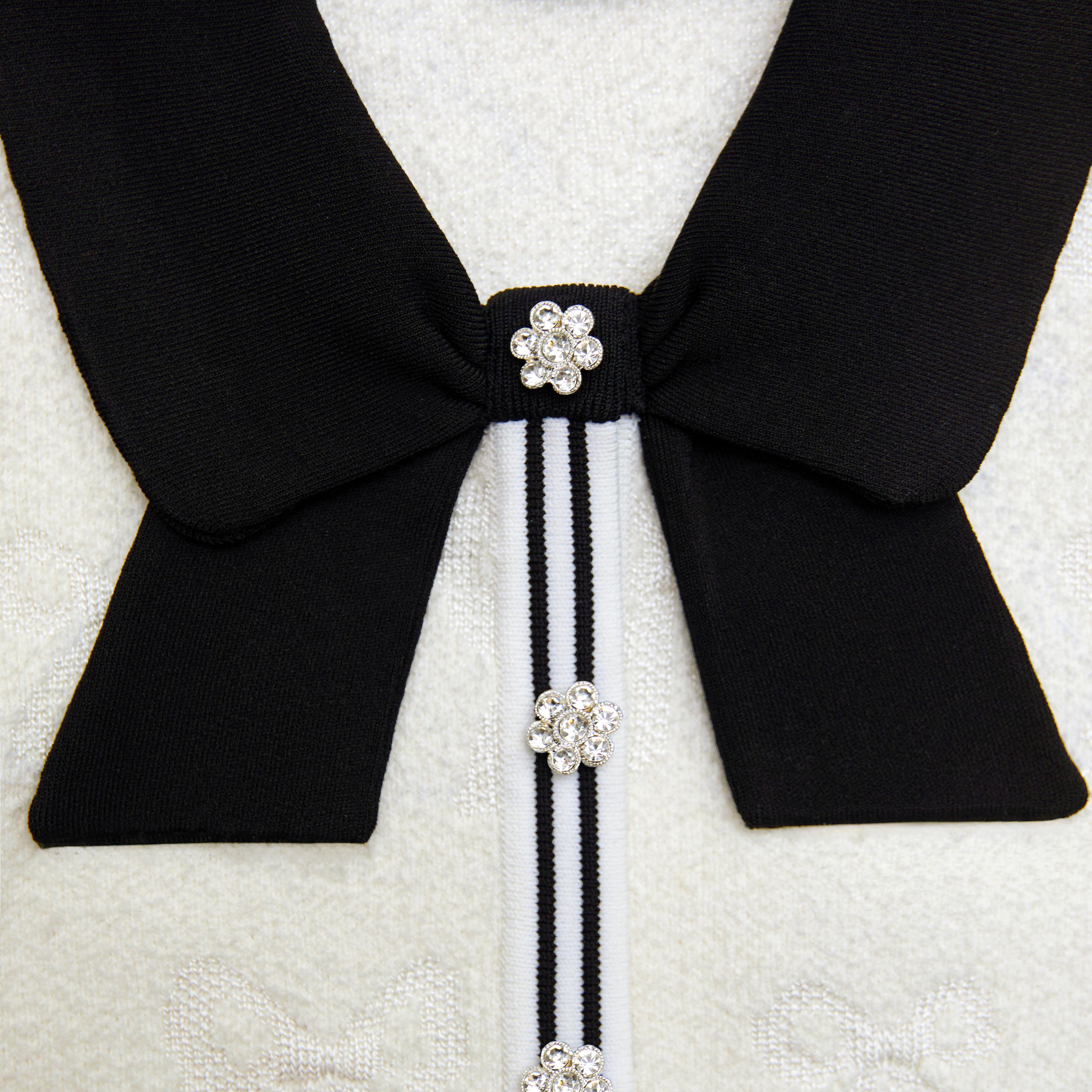 화이트 자카드 카디건