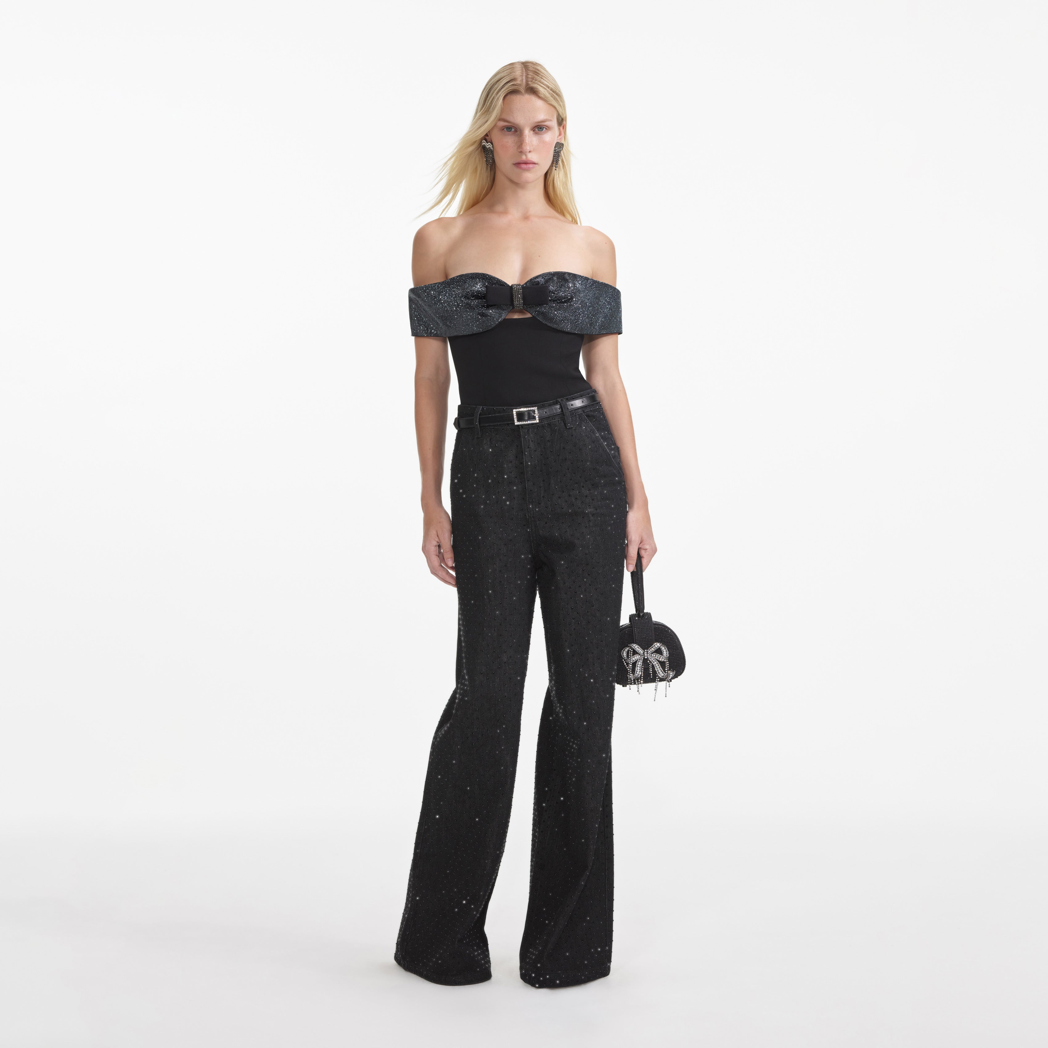 블랙 크레이프 보우탑