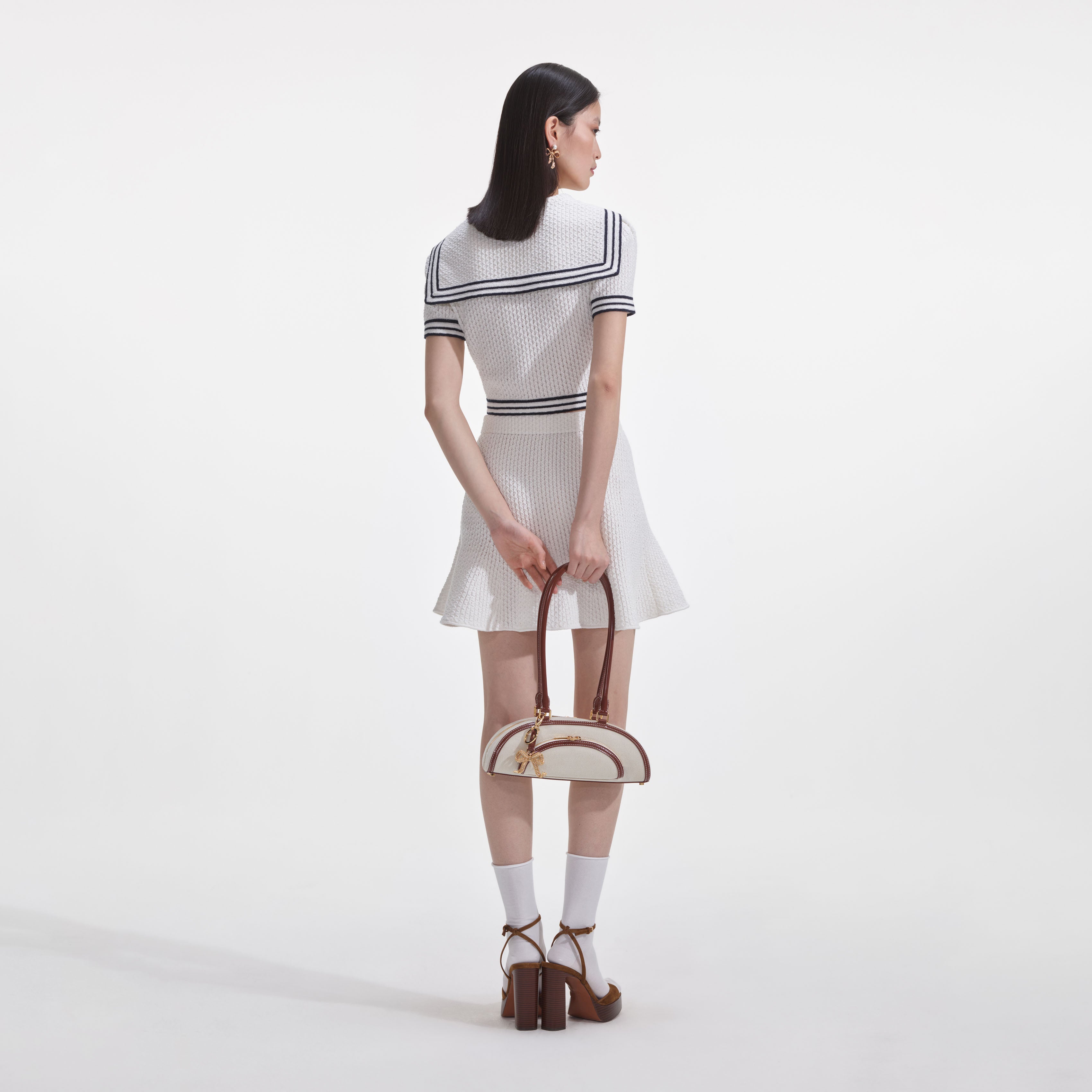 화이트 텍스처 니트 미니 스커트