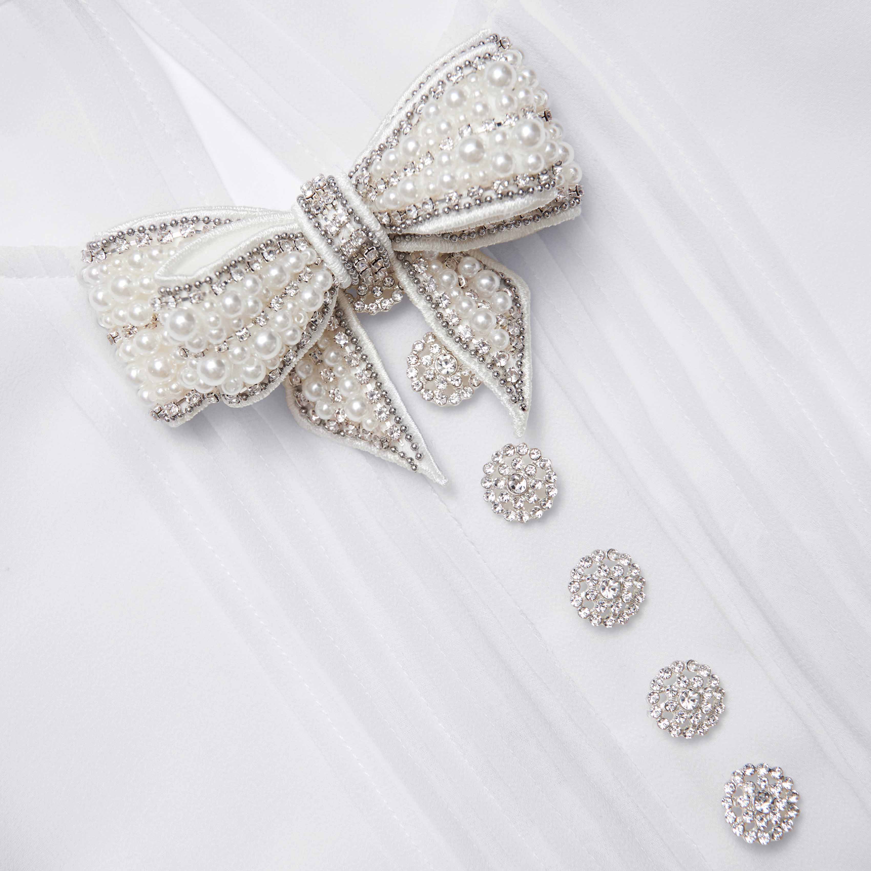 화이트 쉬폰 러플 탑