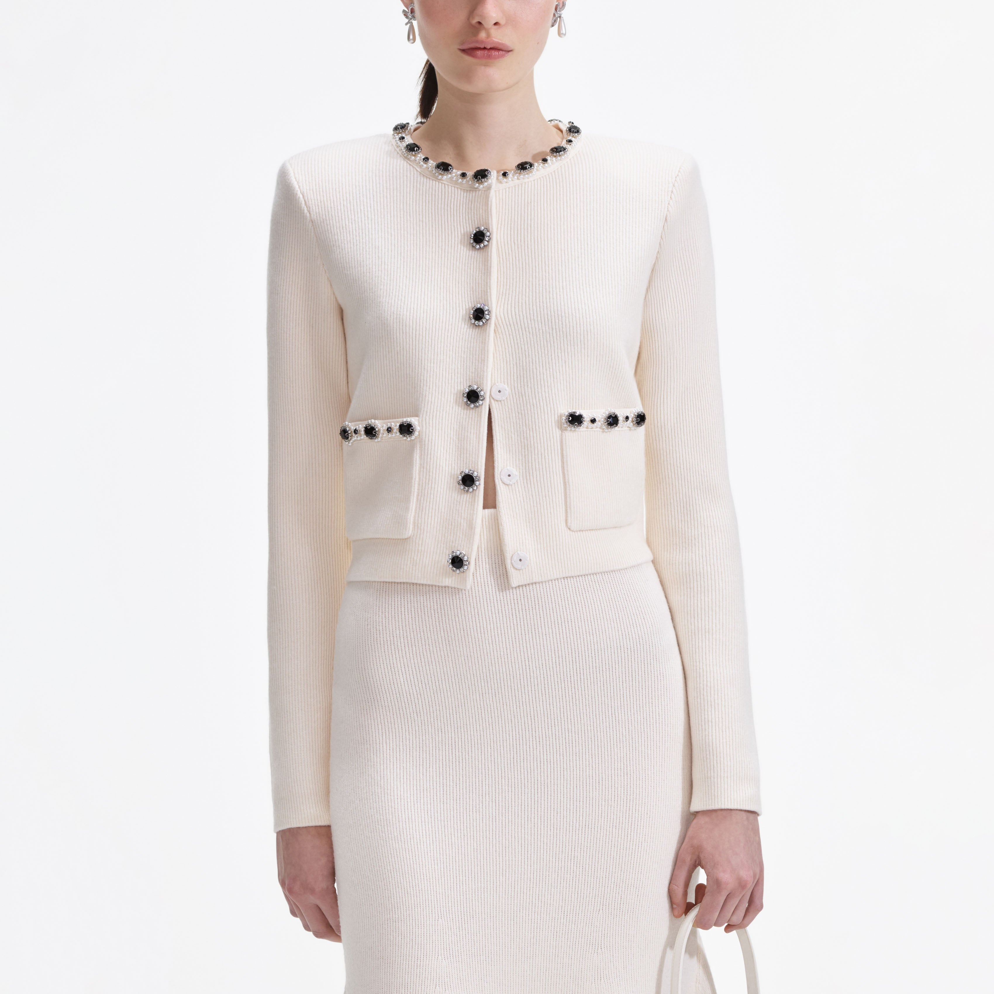 크림 장식 카디건