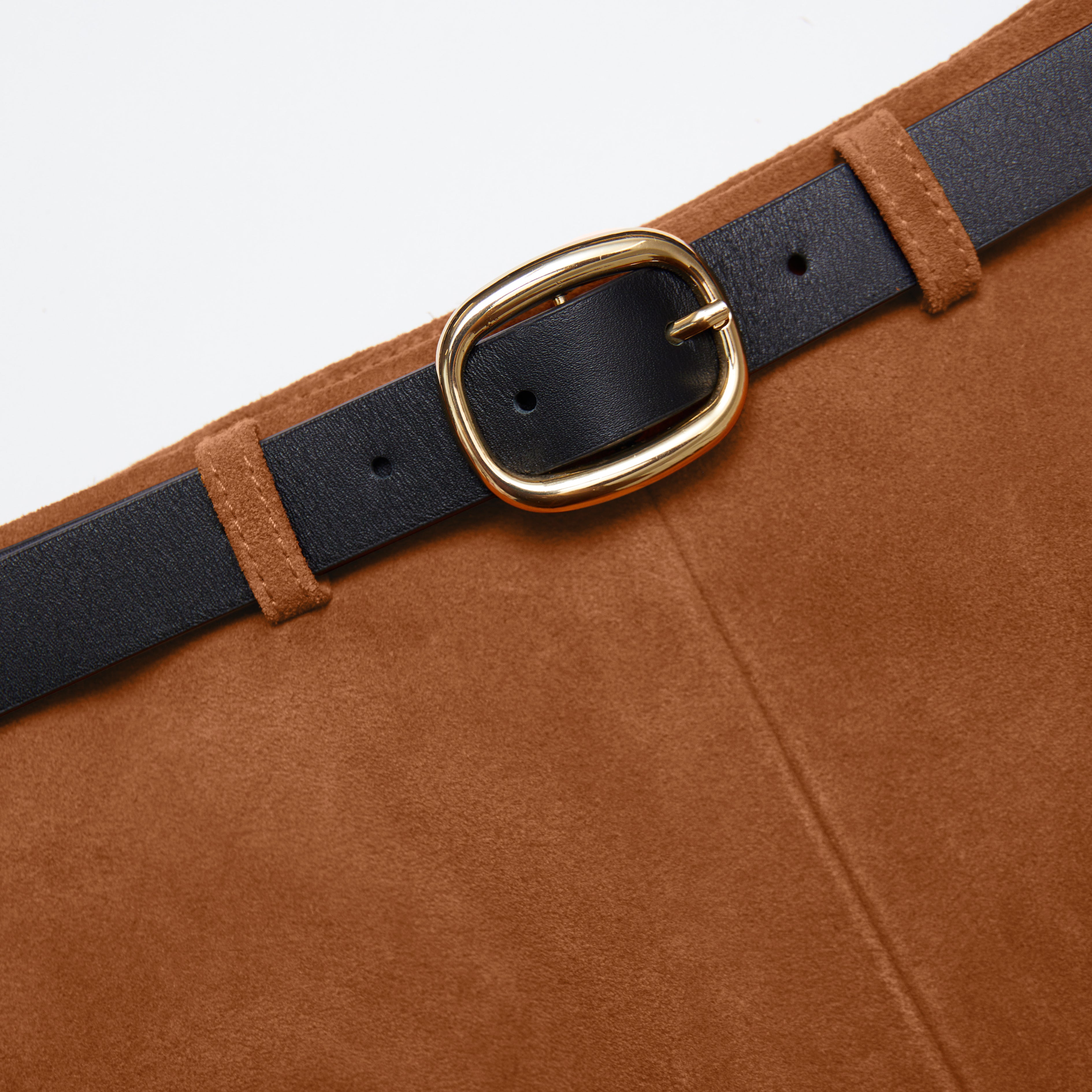 브라운 스웨이드 반바지