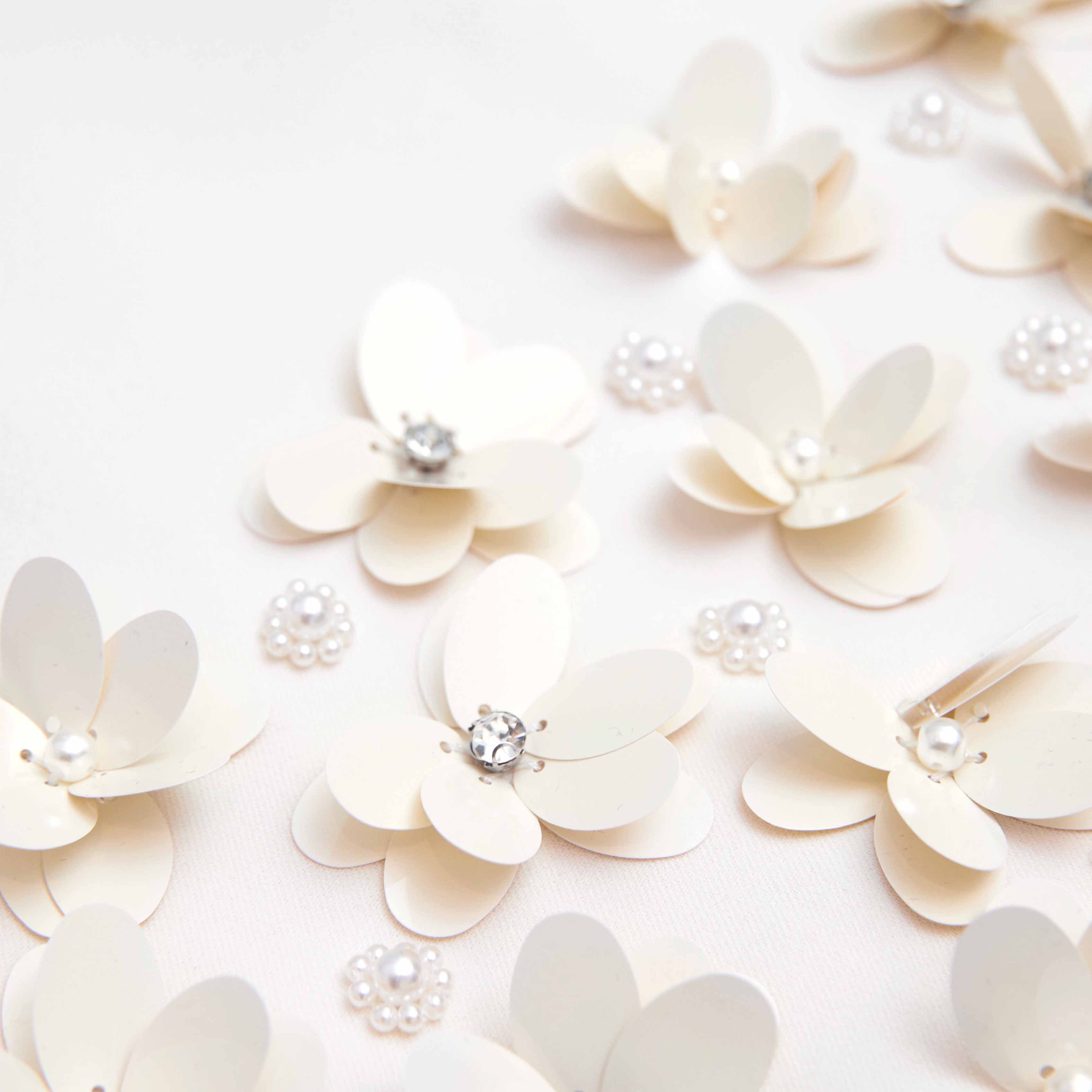 크림 크레이프 3D 스팽글 미니 드레스