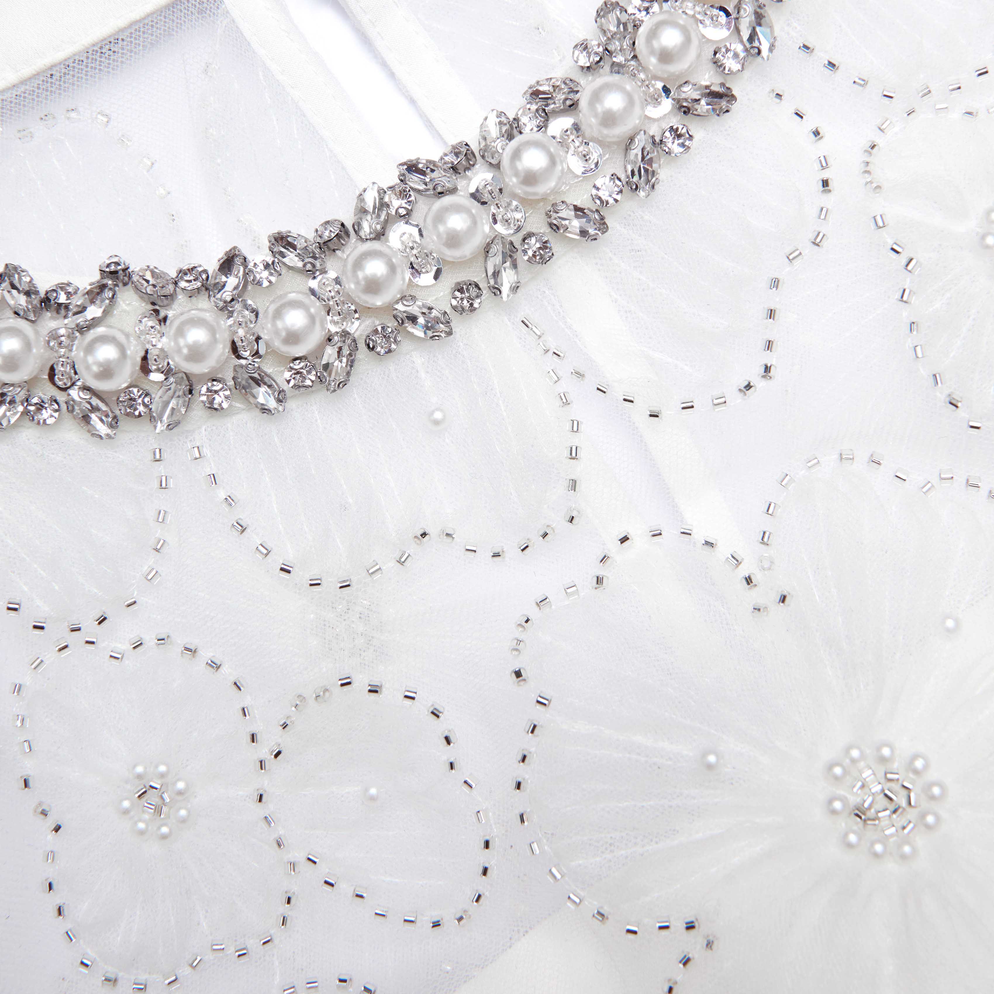 화이트 장식 튤 미디 드레스