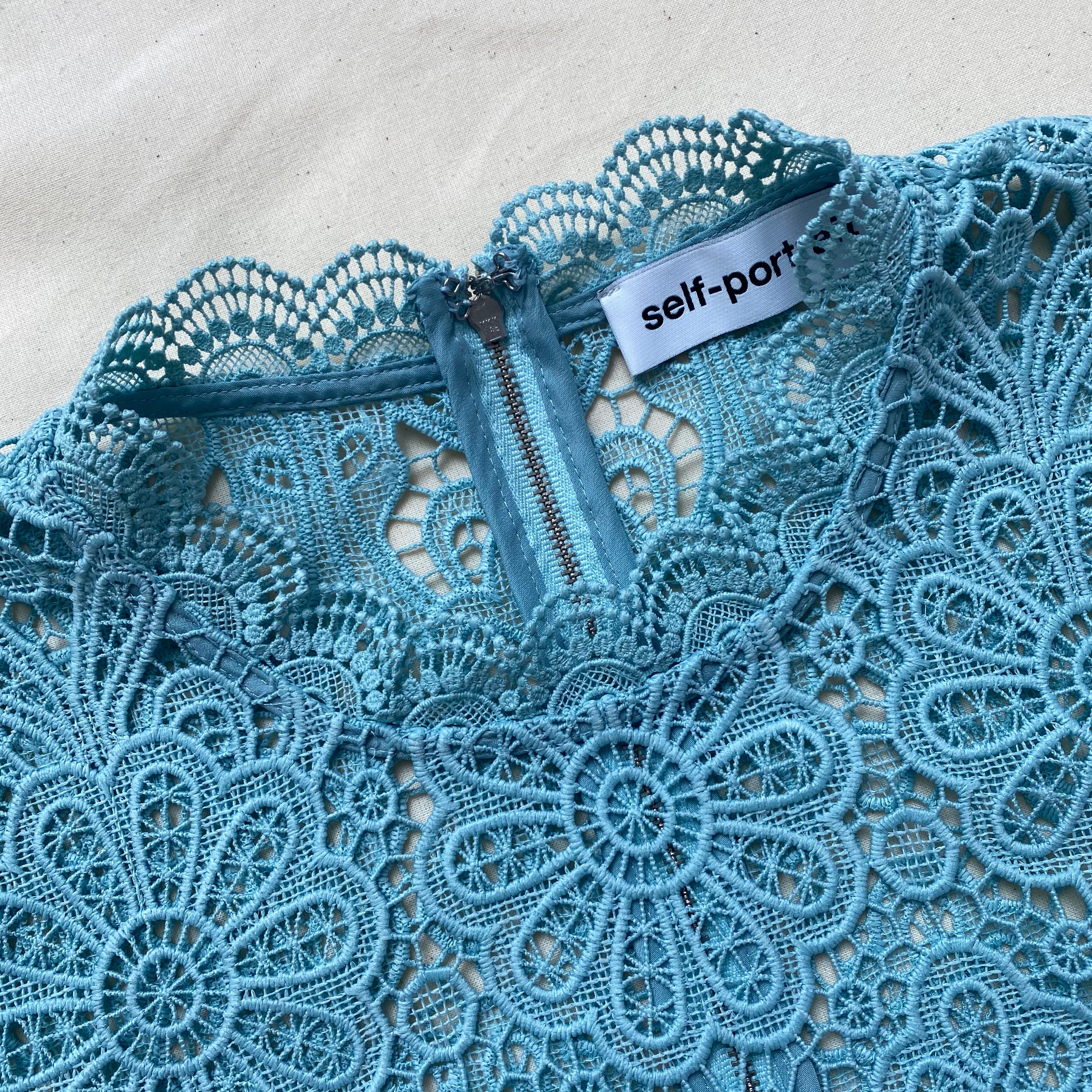 라이트 블루 플로럴 기퓌르 엔젤 슬리브 블라우스